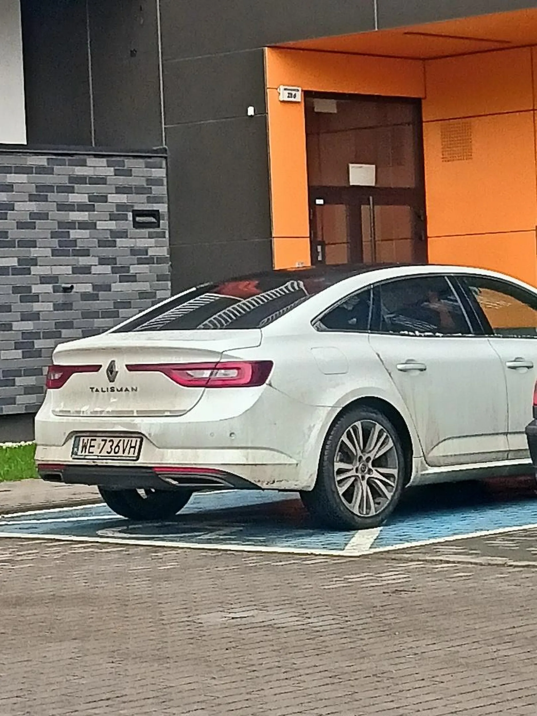 Parkowanie na miejscu dla niepełnosprawnych