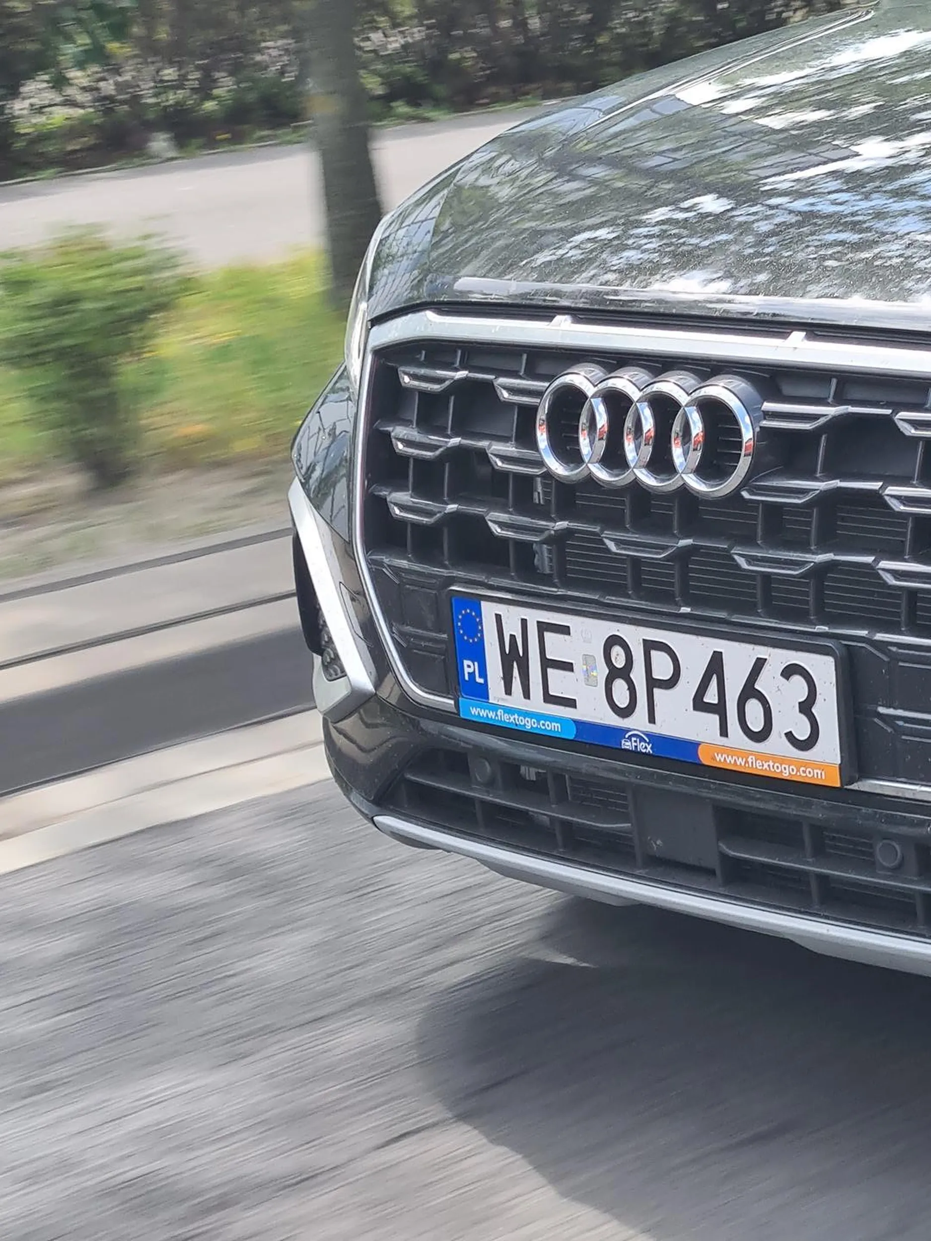 BRAWO dla kierowcy. Rozmowa przez telefon. Zatrąbiłem ale nic to nie dało. Pani rozmowę prowadziła dalej. To co na Policje zgłaszamy.