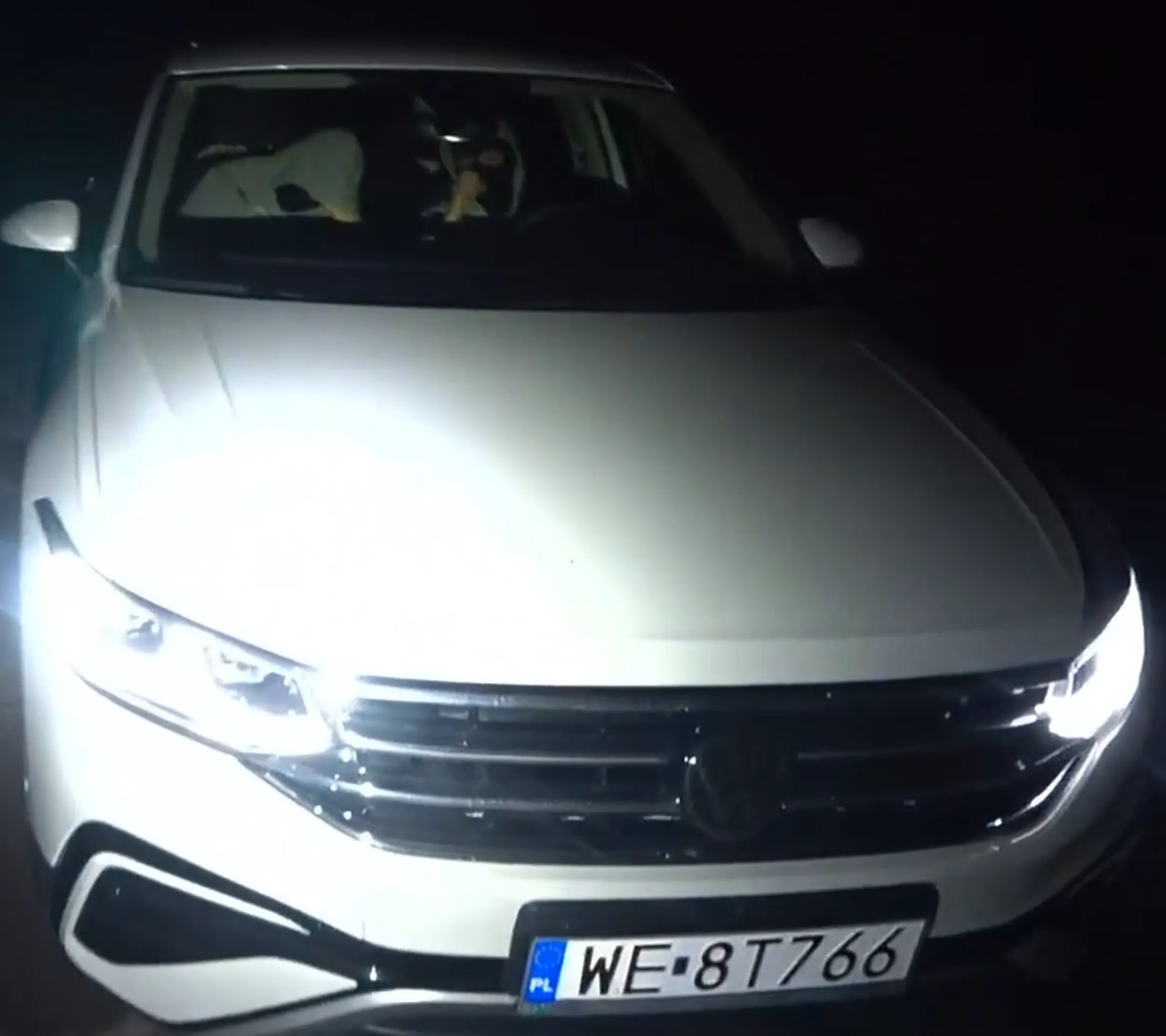 Zamaskowany gówniarz wraz ze swoim kolegą, chcieli mnie napaść! Omijajcie szerokim łukiem ten samochód!