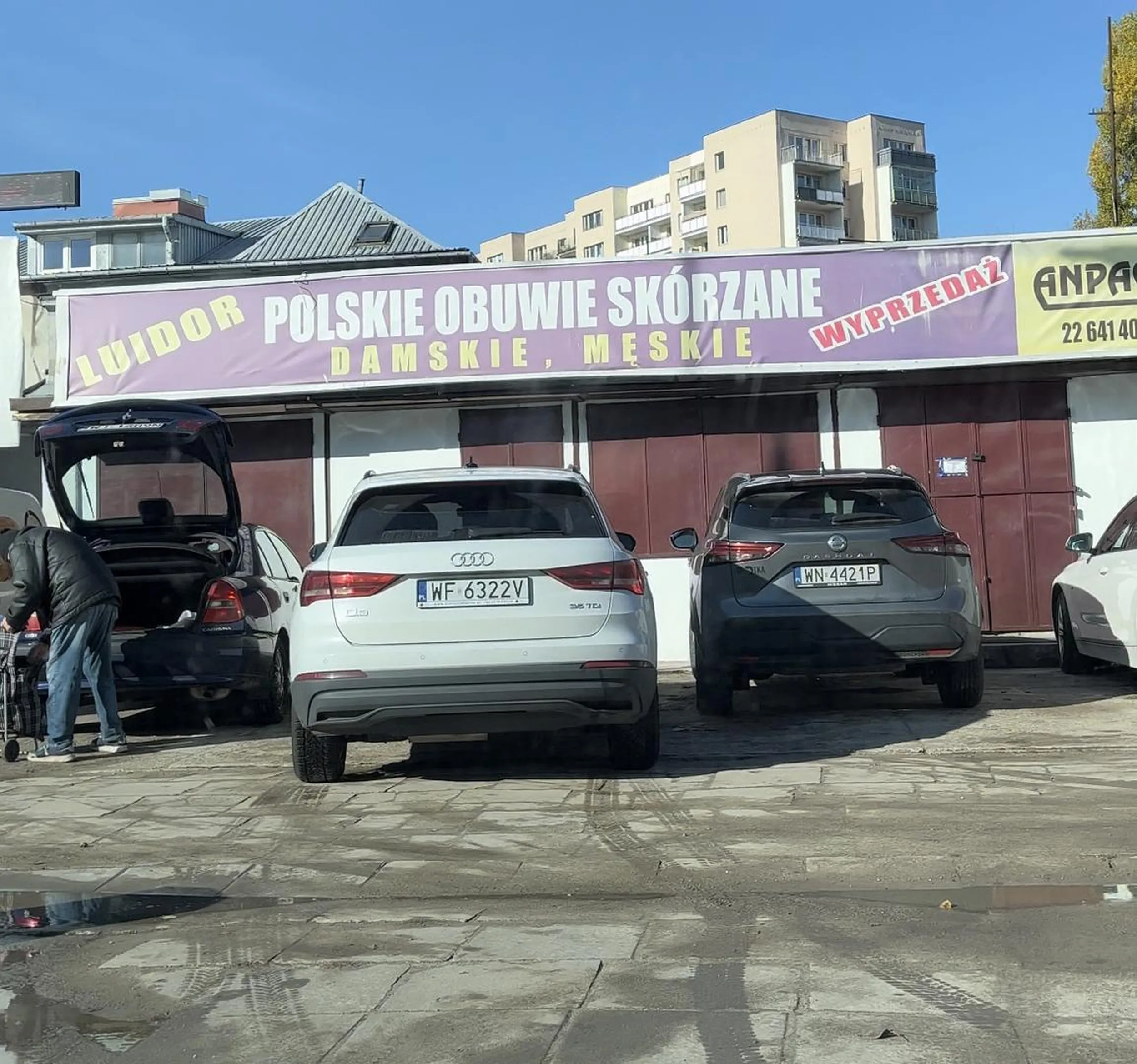 burak jeździ po przejściu dla pieszych przy bazarku na KEN, przejechał po stopie starszemu panu i nawet nie spytał czy wszystko ok! next time kamień spotka się z twoja szybką