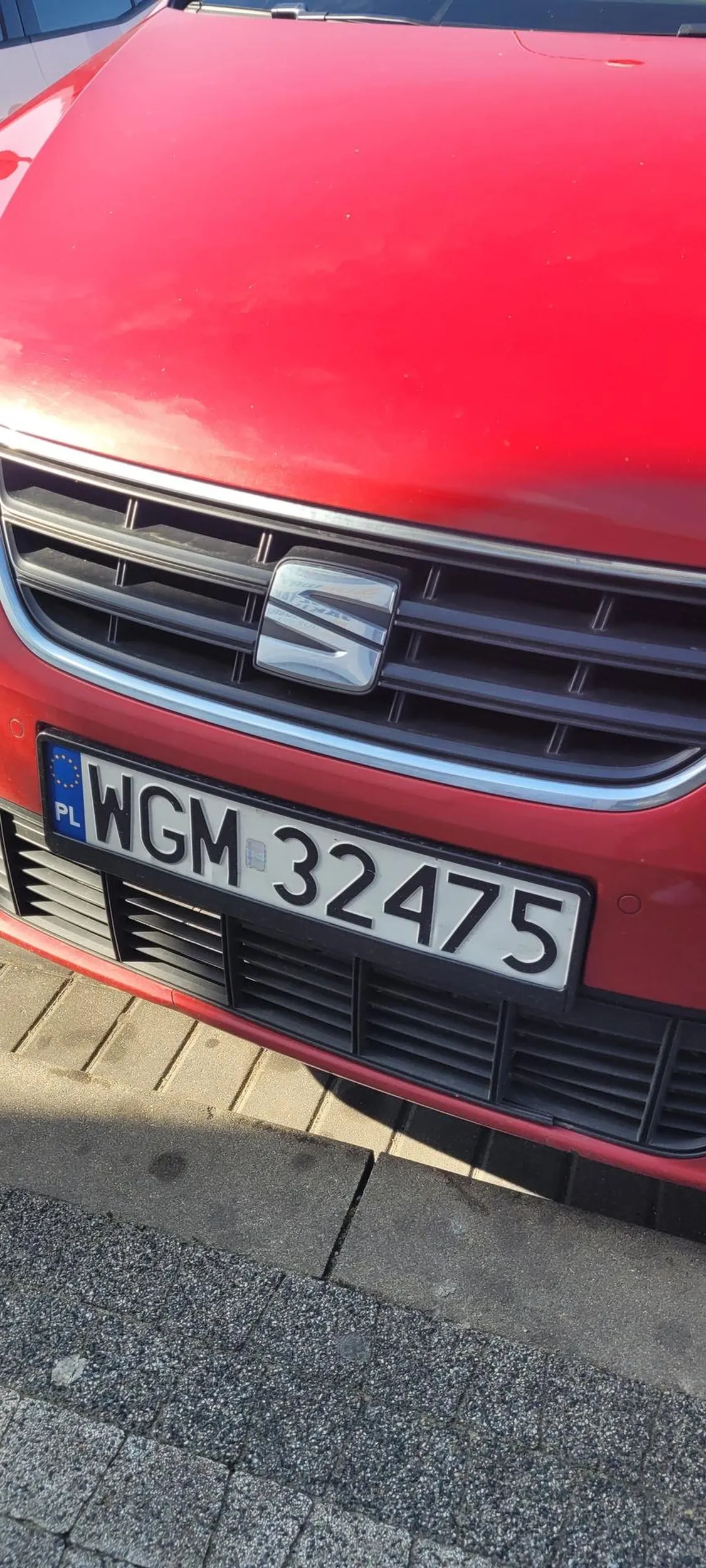 Nie pozdrawiam pacana, który 17 marca o 10:00 stanął obok mnie na MOPie Brwinów i otworzył drzwi z takim impetem, że porysował moje drzwi. Kiedy zwróciłem mu uwagę, co zrobił to się zapytał, czy mam jakiś dowód, że przed chwilą porysował mi auto. Życzę ci, by do końca życia nie stanął ci kutas.