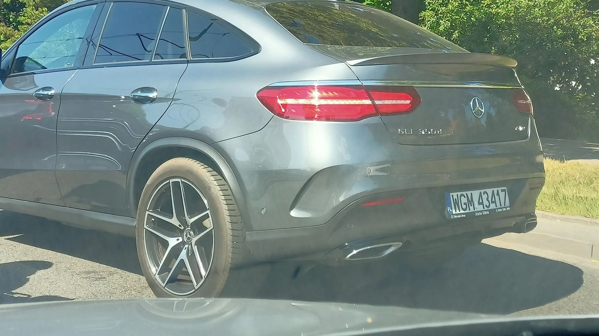 Szkoda, że nie potrafisz podziękować za to, że się wpuszcza ciebie jak chcesz zmienić pas.