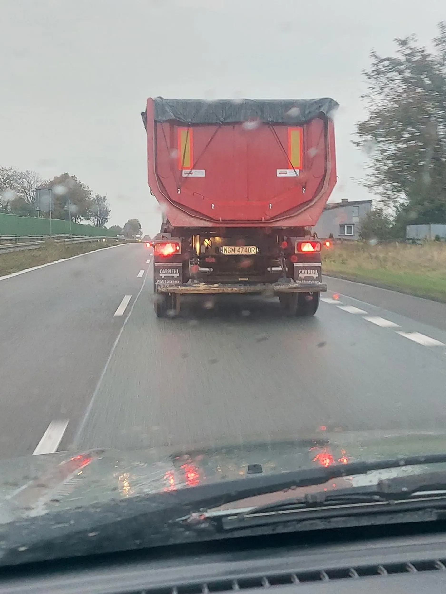 PATRZ CH*U W LUSTERKA Jak się nie ma pierwszeństwa, i leje desz to się nie wpier*ala na chama