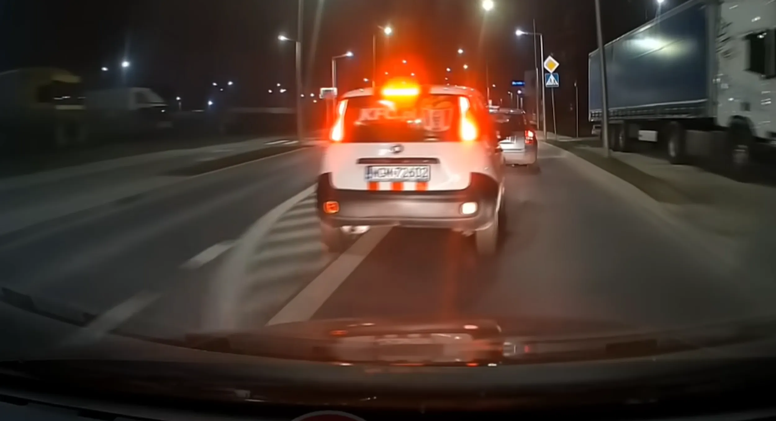 Wyprzedzanie przed przejściem dla pieszych, przez część jezdni wyłączoną z ruchu 6:05