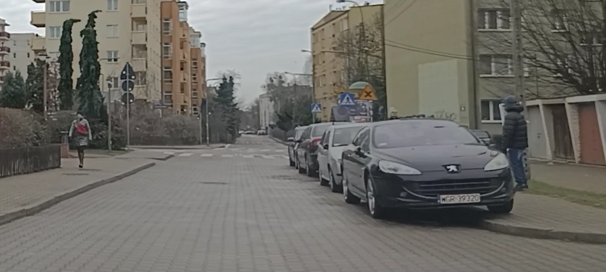 Parkuje na ulicy gdzie jest zakaz zatrzymywania się i postoju B-36