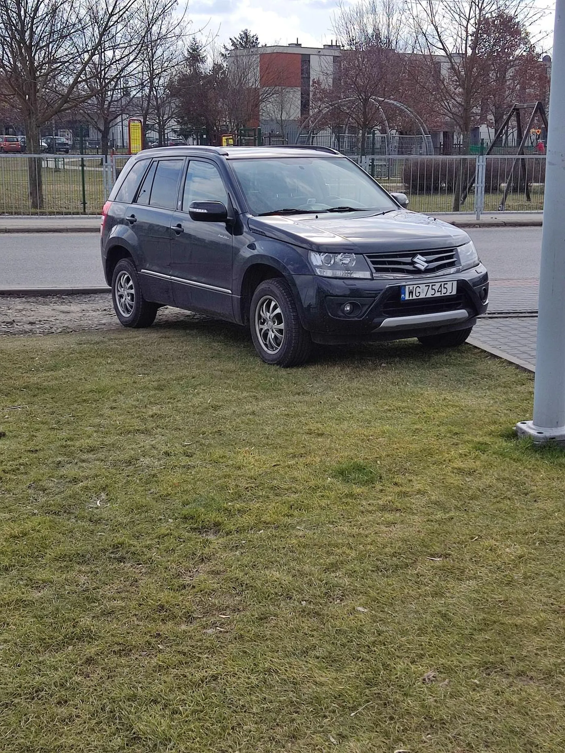 Mistrzyni parkowania z wiejskimi nawykami.