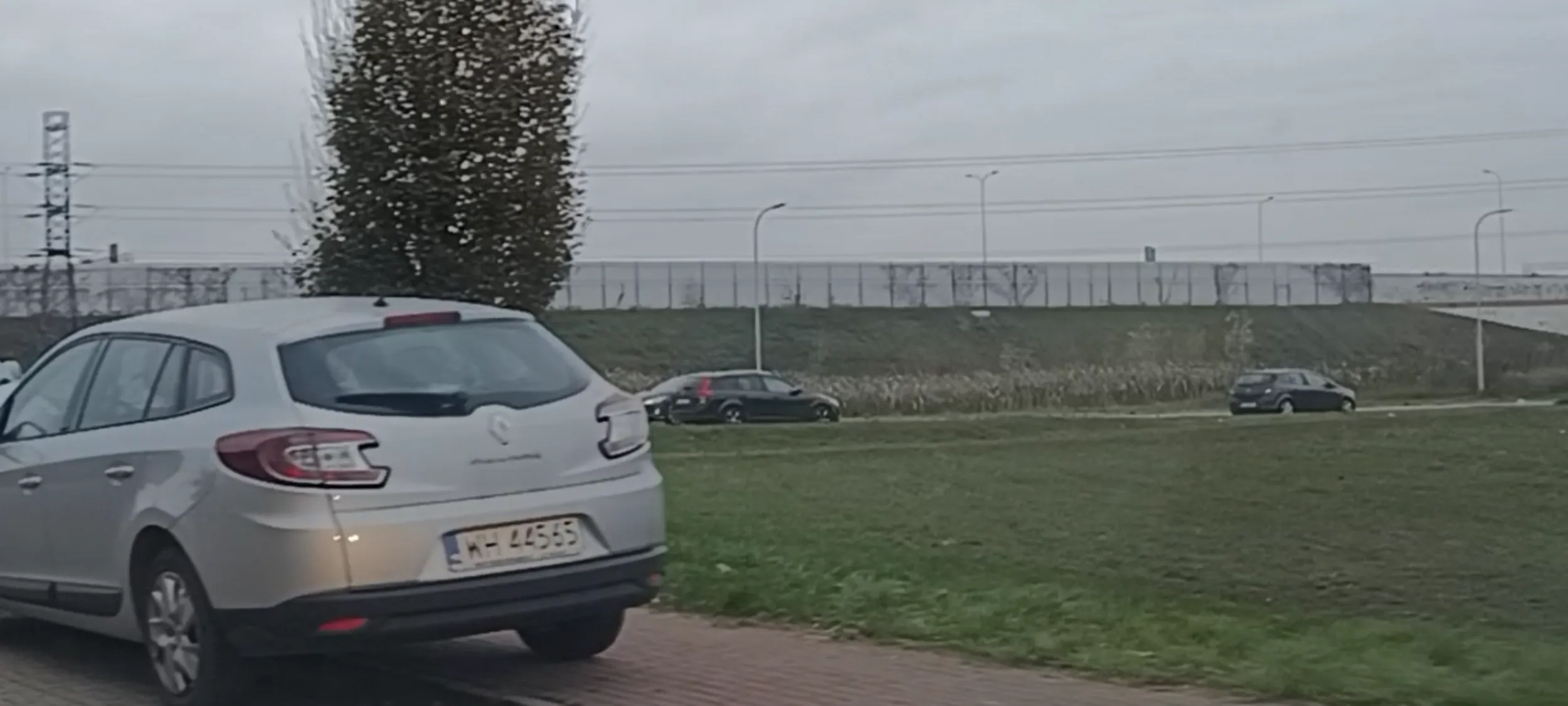 Klamot soi na chodniku i ludzie nie mogą przejść. Tu jest obowiązujący zakaz zatrzymywania się i postoju B-36.