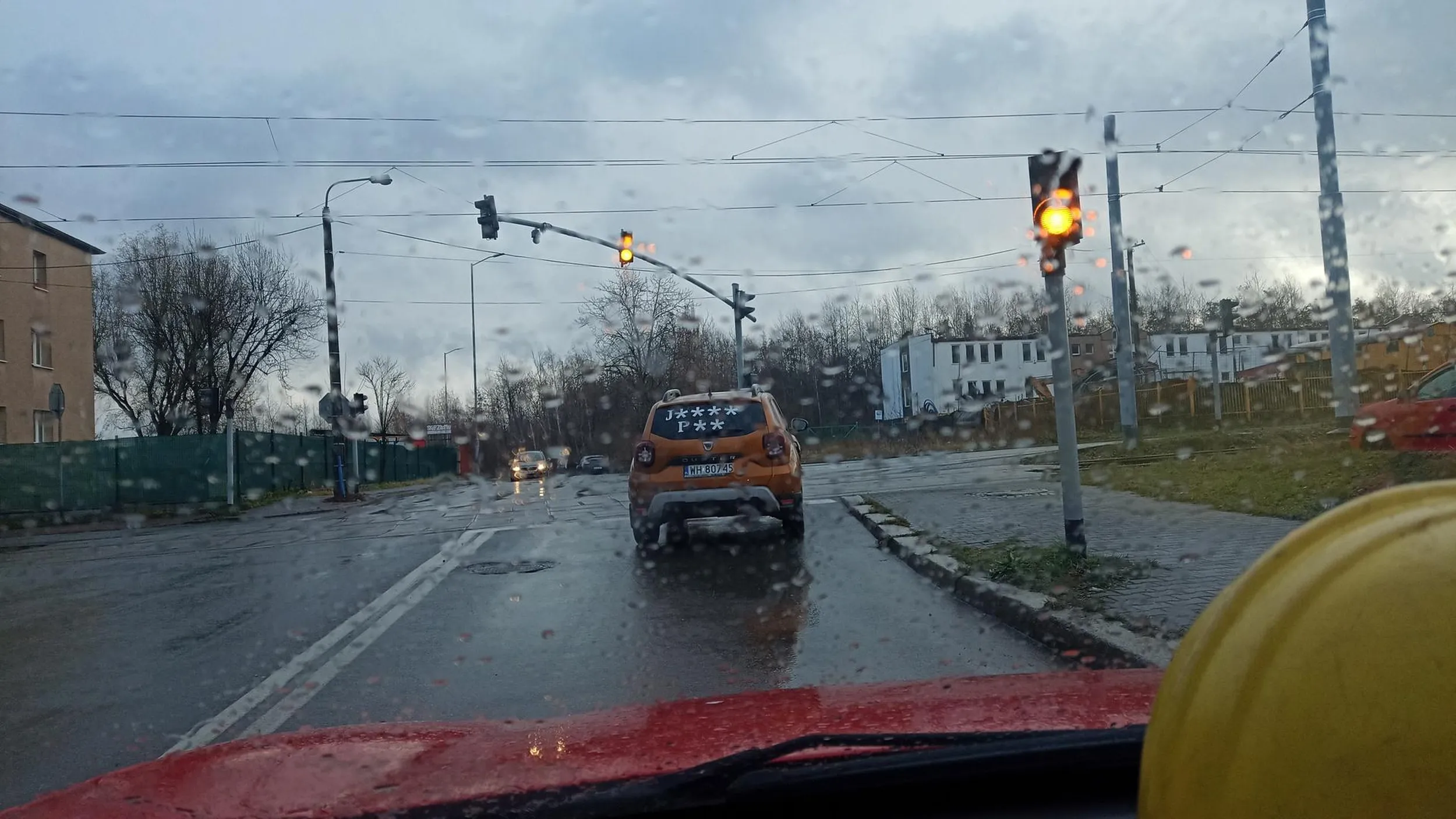 Kierowca oprócz wulgaryzmów na szybie nie daje kierunkowskazu w trakcie skrętu w prawo oraz zawraca na pasach dla pieszych kultura drogowa zero ?