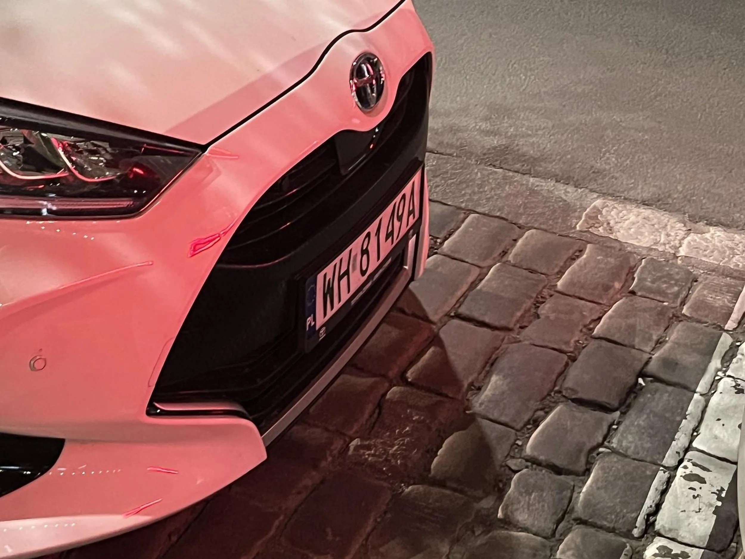 Gdyby właściciel szukał sprawcy uszkodzeń to jest to kierujący tym pojazdem: https://tablica-rejestracyjna.pl/WF6910T