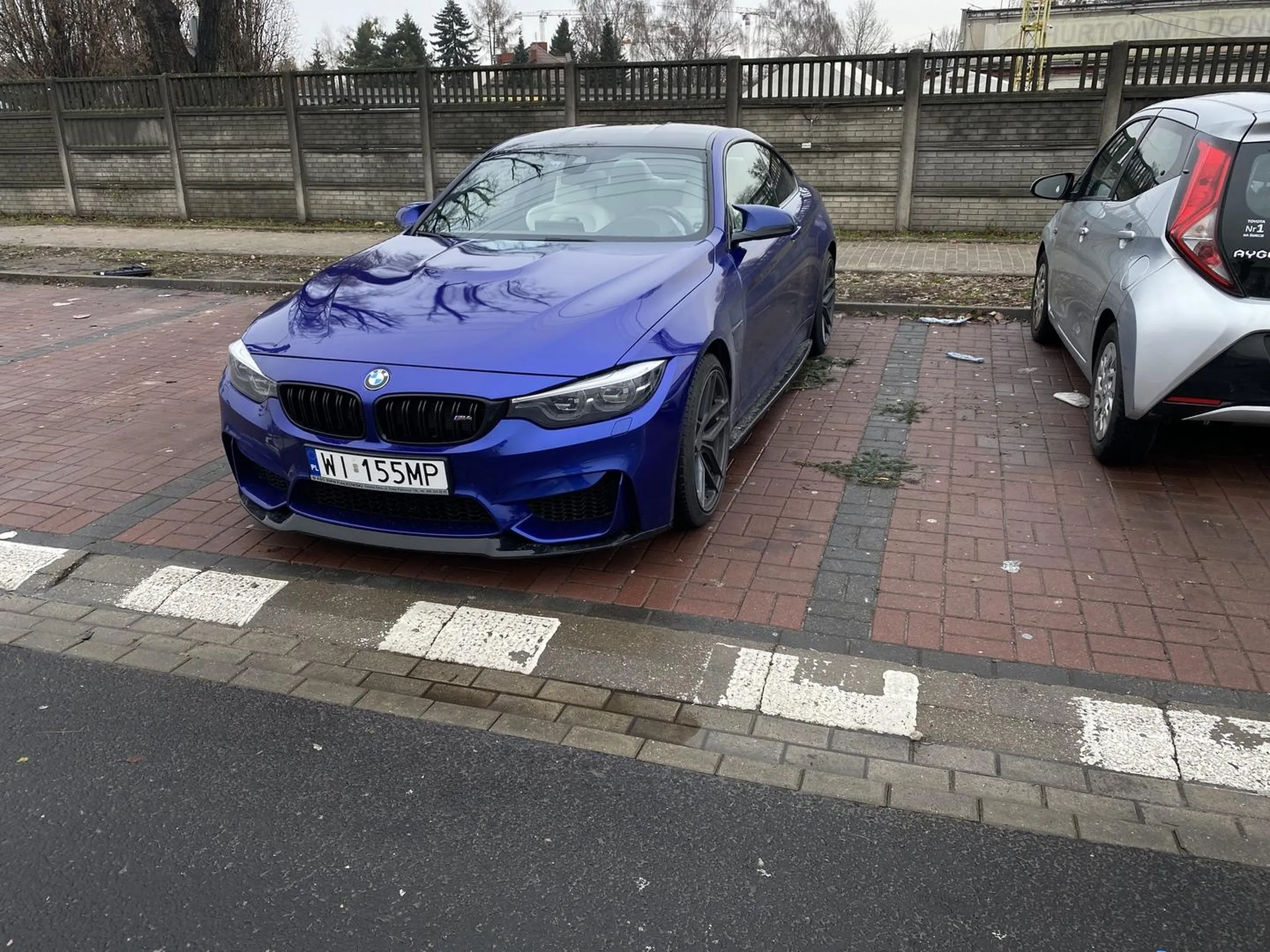 Przepiękna M4 w świetnym kolorze nadwozia i wnętrza!