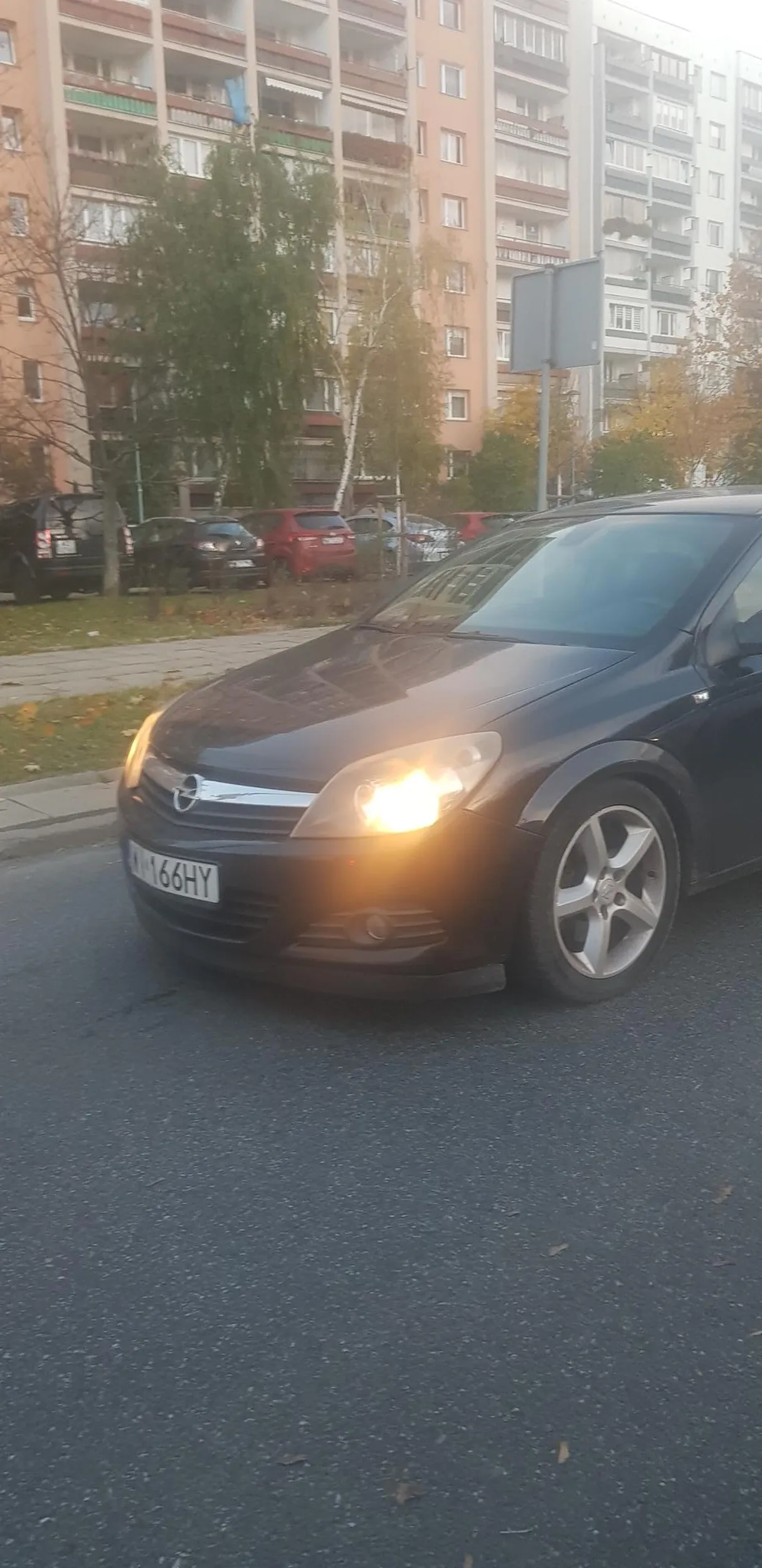 Niewychowana kobieta, jakaś patologia, która wciska się na hama i jak jej nie wpuścisz, to ubliża przez okno i pokazuje faki