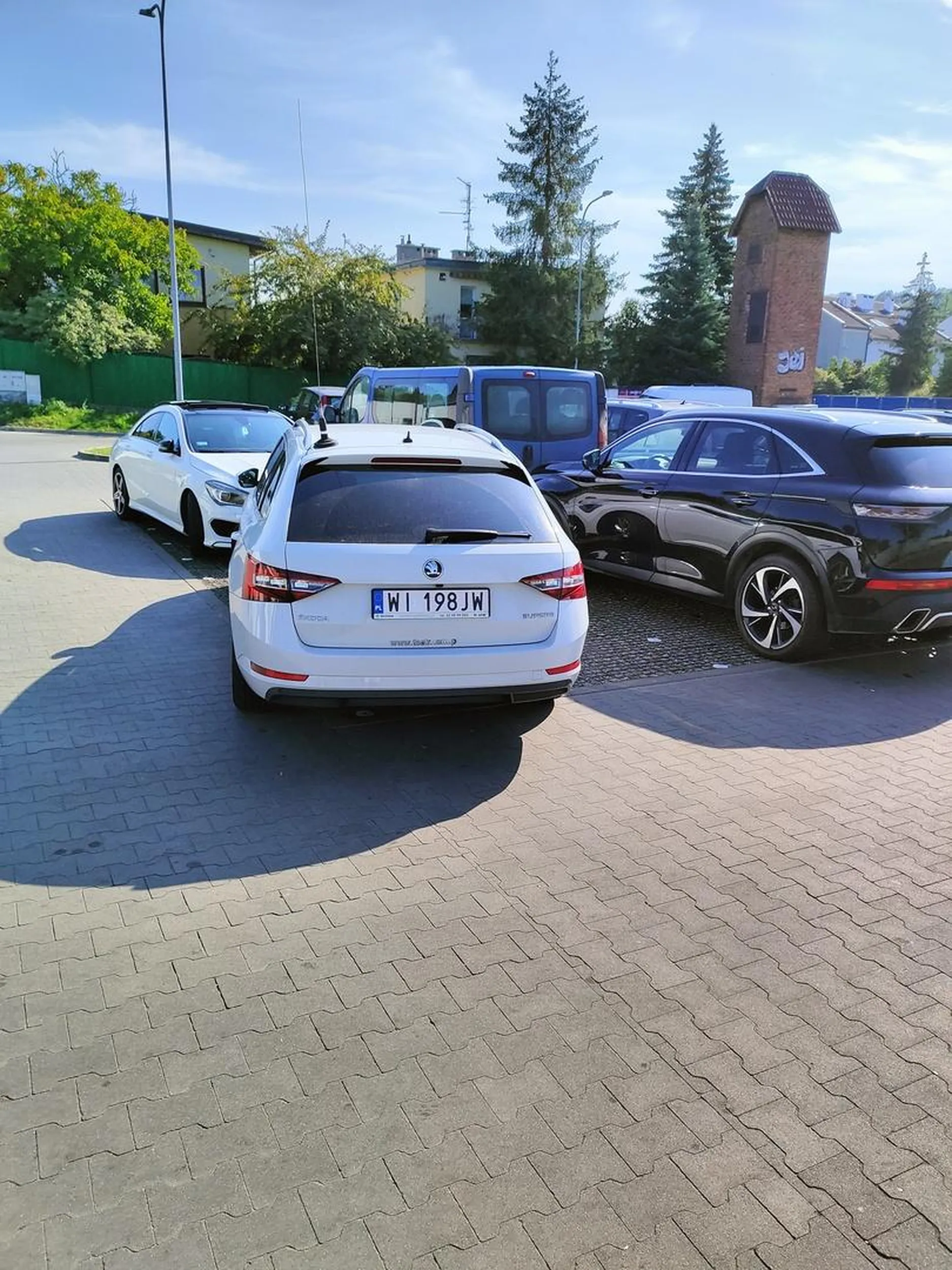 Ciężko z tym parkowaniem.