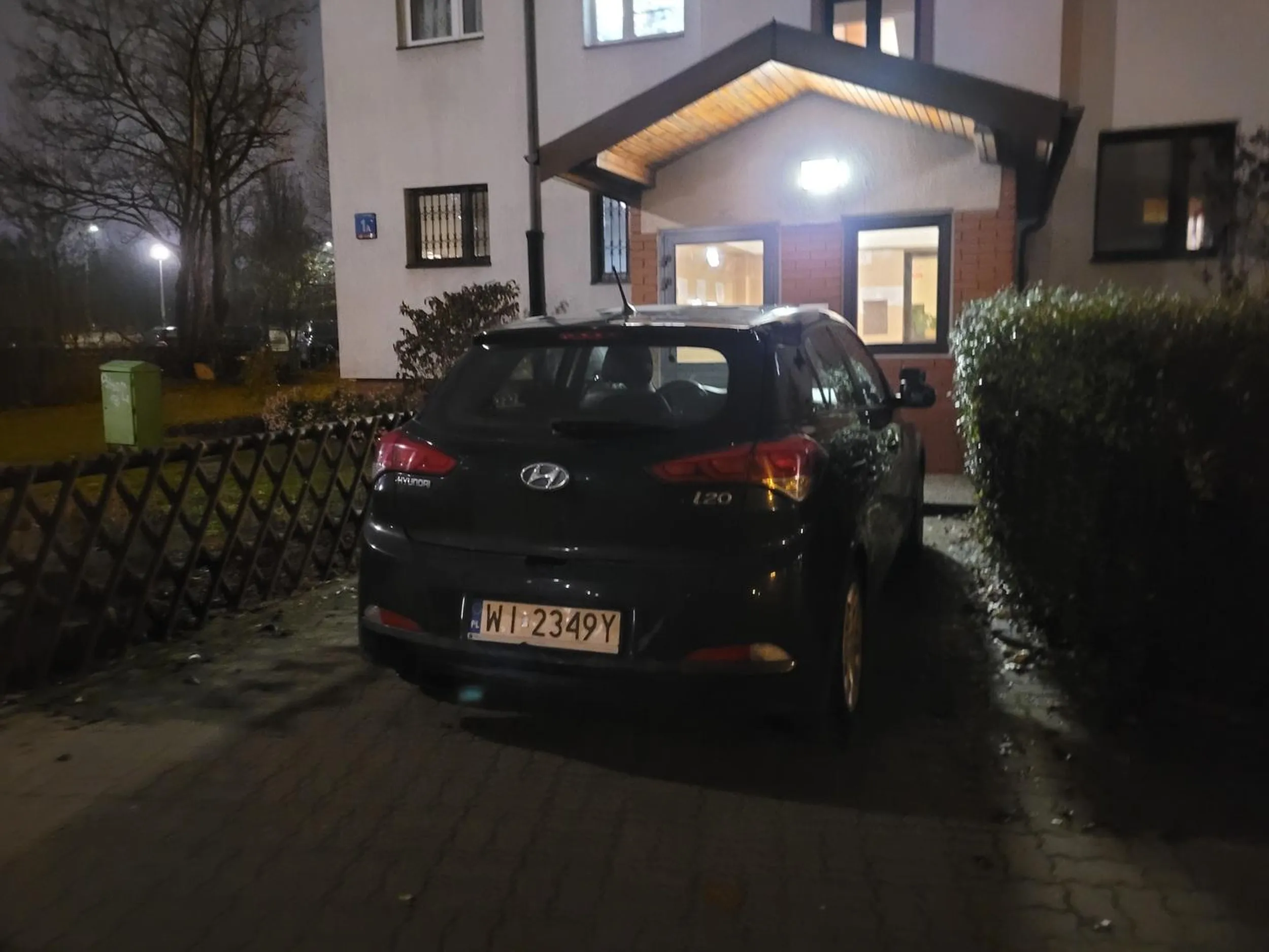 Zablokował wejście do klatki uniemożliwiając transport lodówki