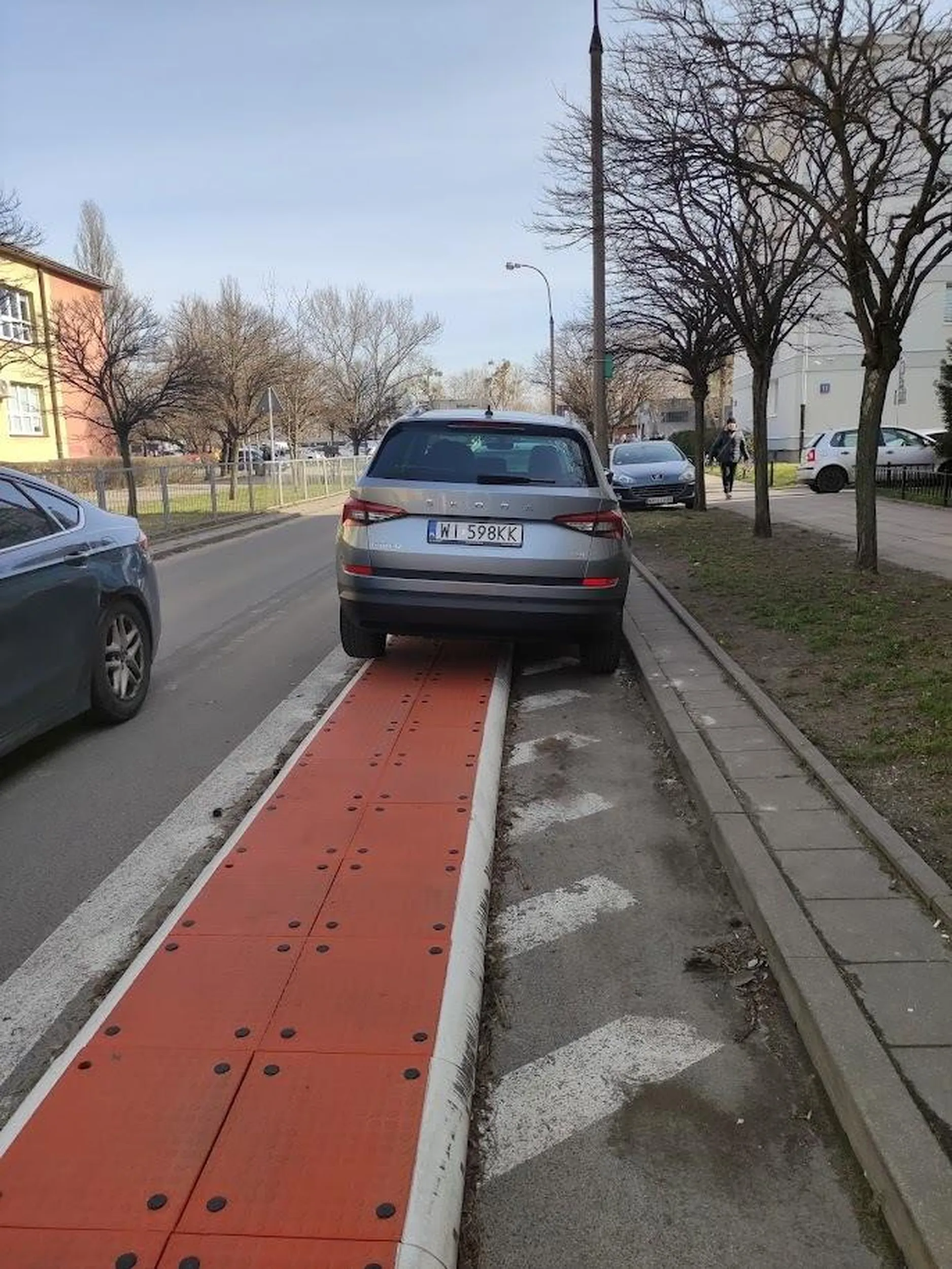 Aż nie mogłem uwierzyć, że ktoś mogł tak zaparkować, bez komentarza