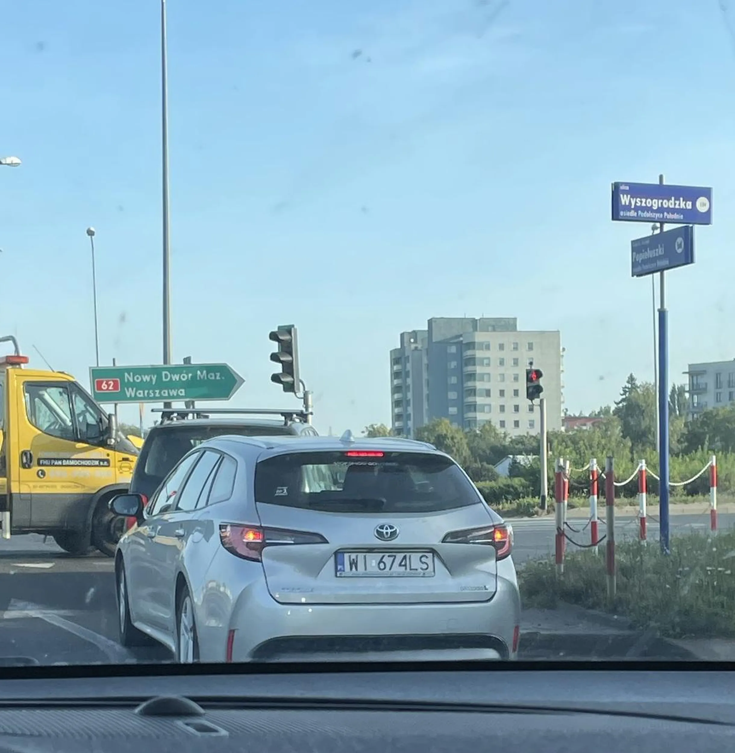 Chuy ci w dupe parówo, uderzyłbyś we mnie zjeżdżając na środek dwóch pasów, a później pokazałeś fucka??