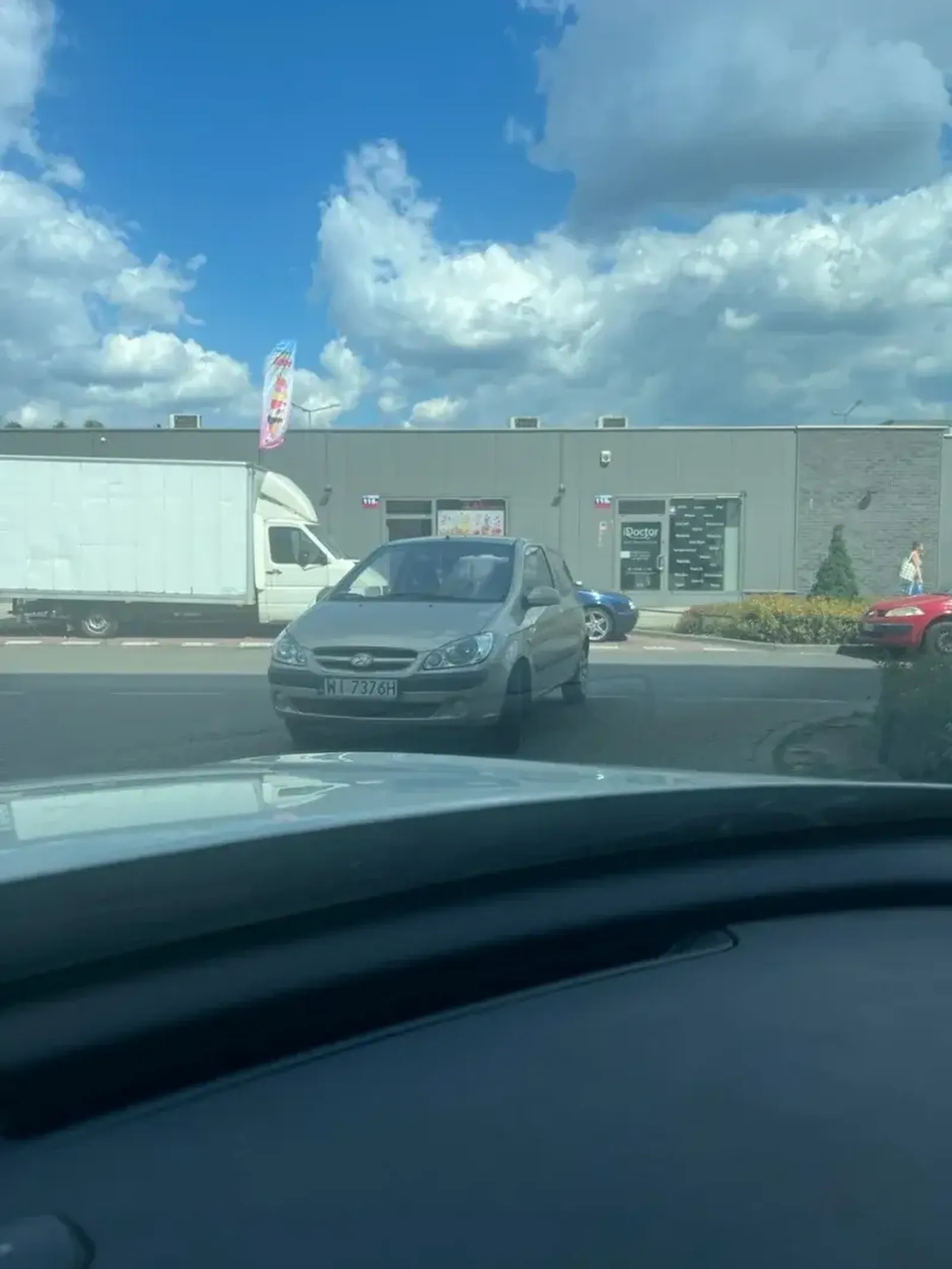 Wyjazd z garażu to nie jest miejsce parkingowe. Warszawa, Wolumen 12:45 11 sierpnia