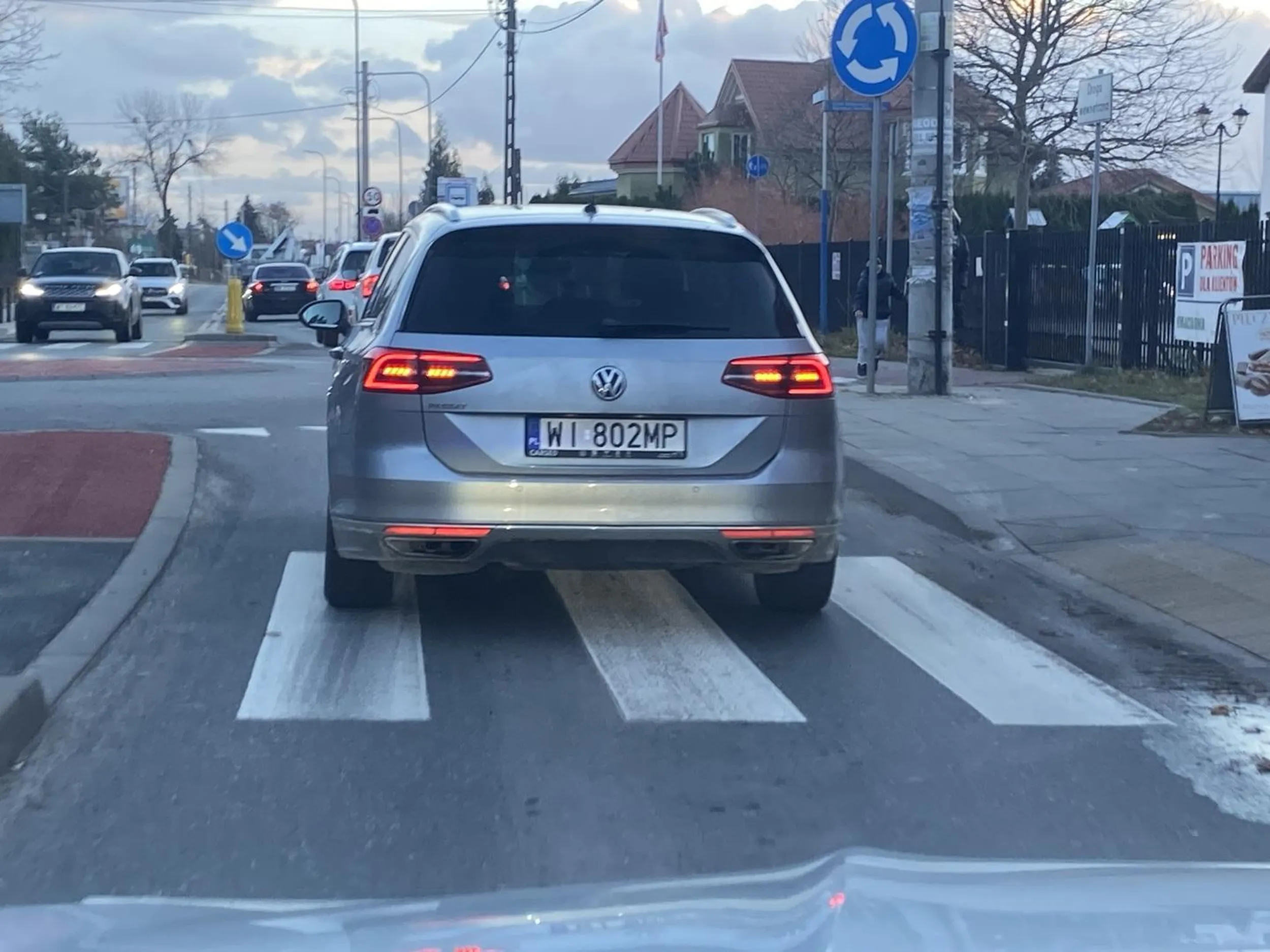 Tragiczny kierowca, przyspiesza podczas wyprzedzania, na siłę próbuje doprowadzić do kolizji/ wypadku