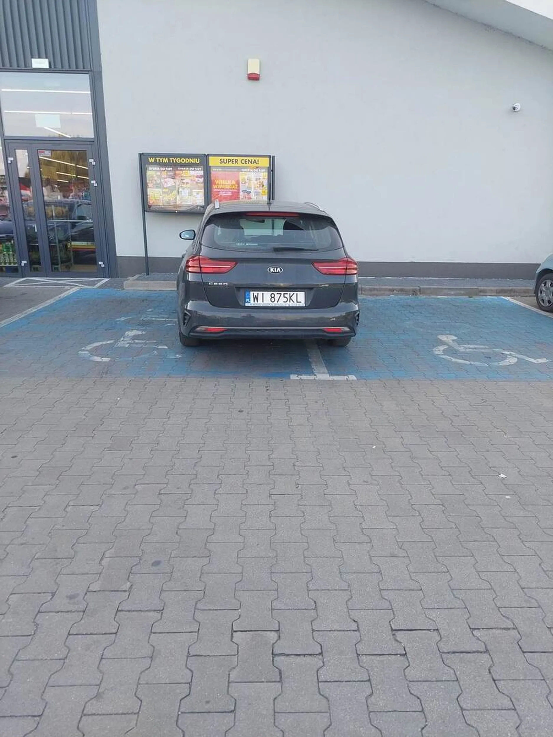 Piękne parkowanie. :)