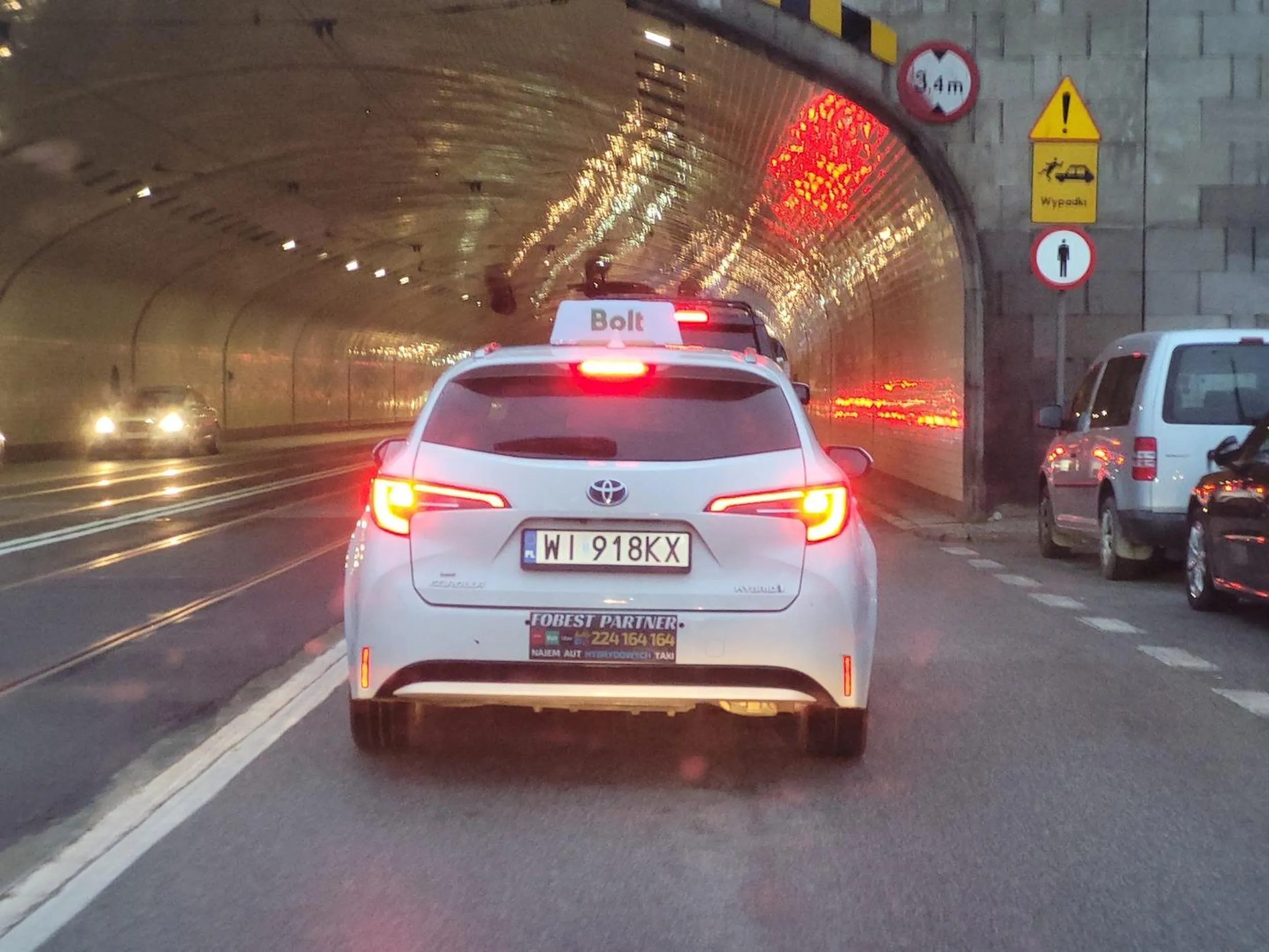 Czerwone światło,  nie dla niego pozniejsza jazda jakby anemia go dopadła