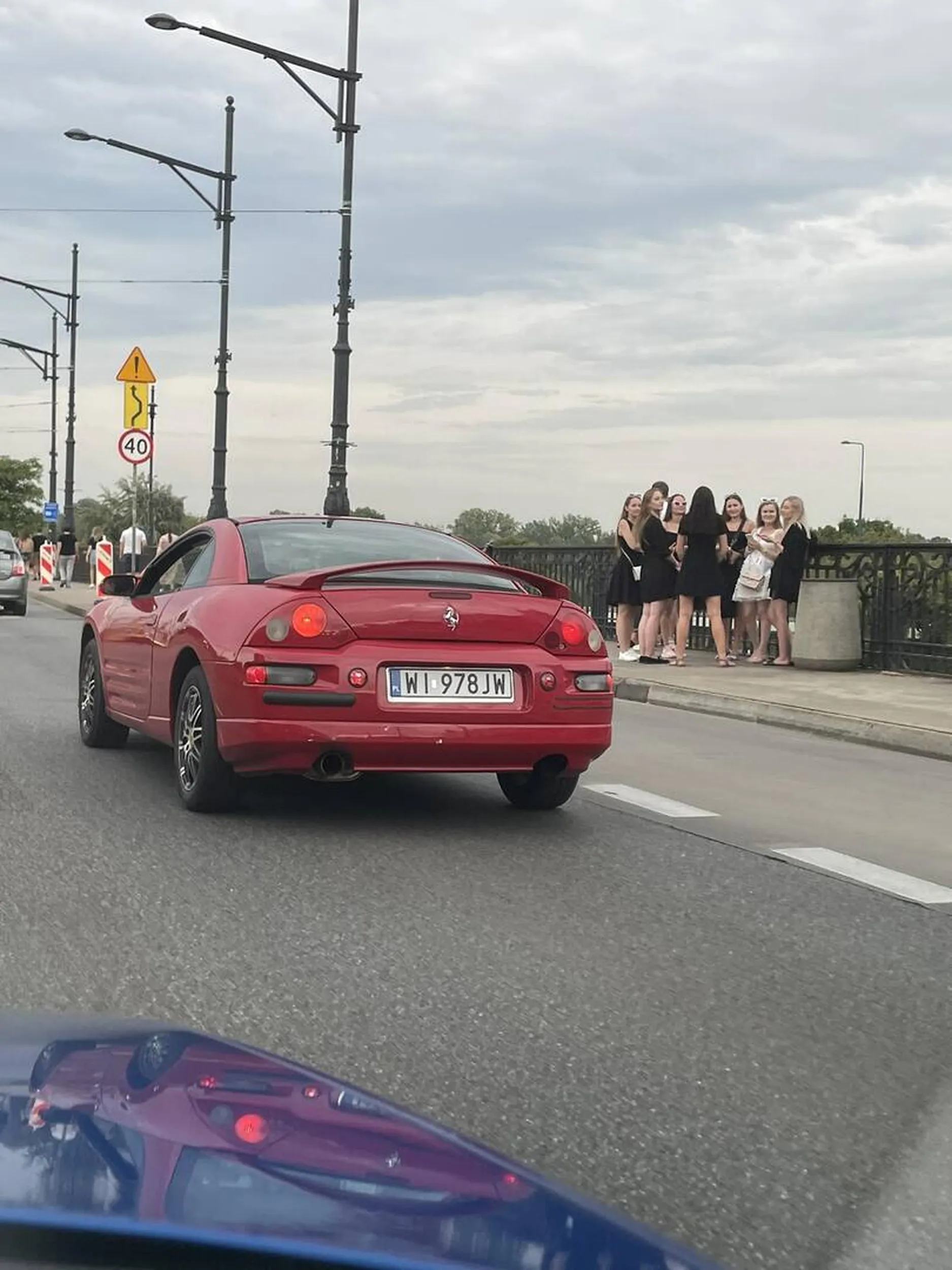 Syn: Tato kupimy Ferrari? Ojciec: Mam Ferrari w domu Ferrari w domu: