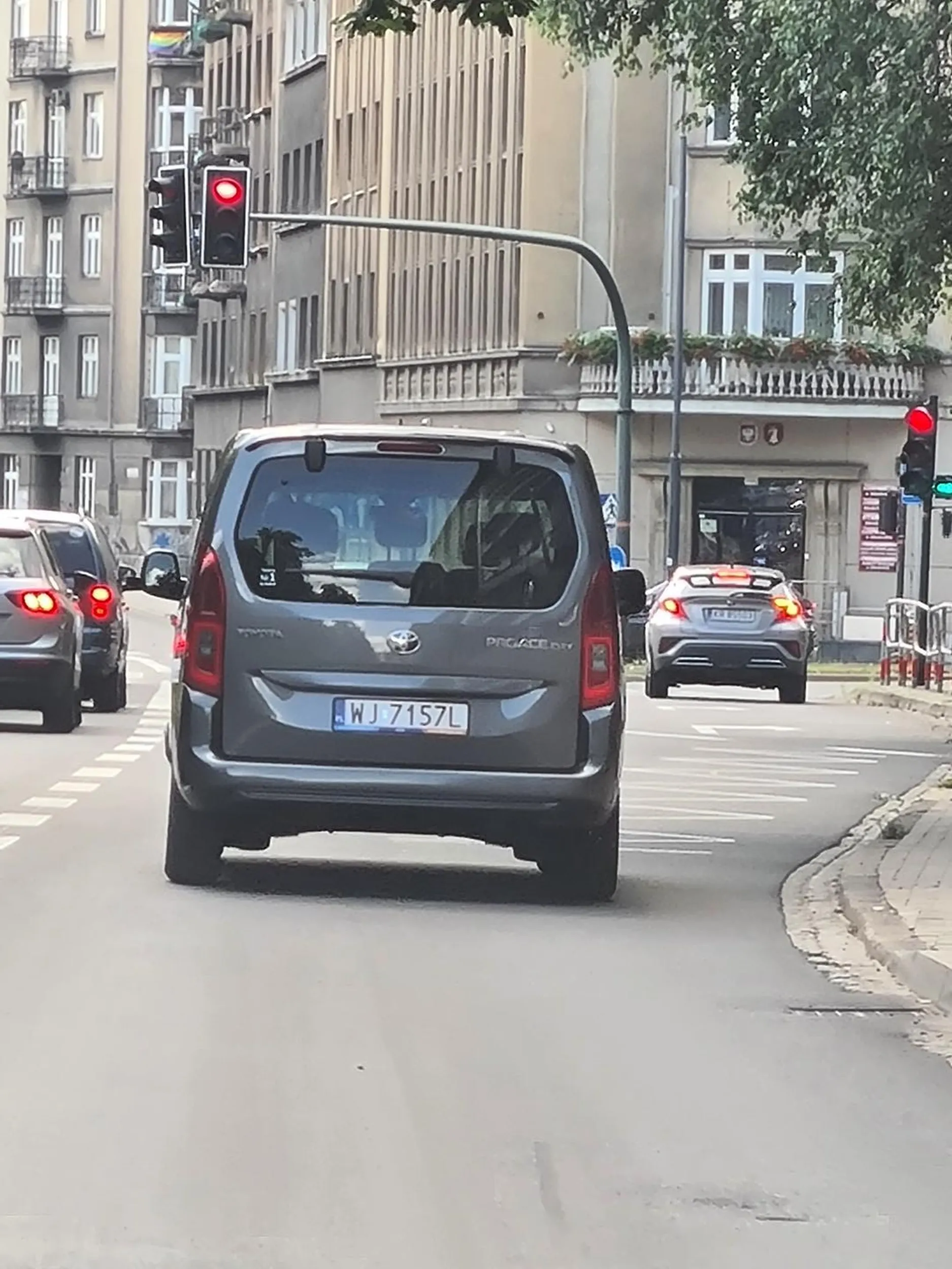 Kierowca jeździ buspasem bezprawnie