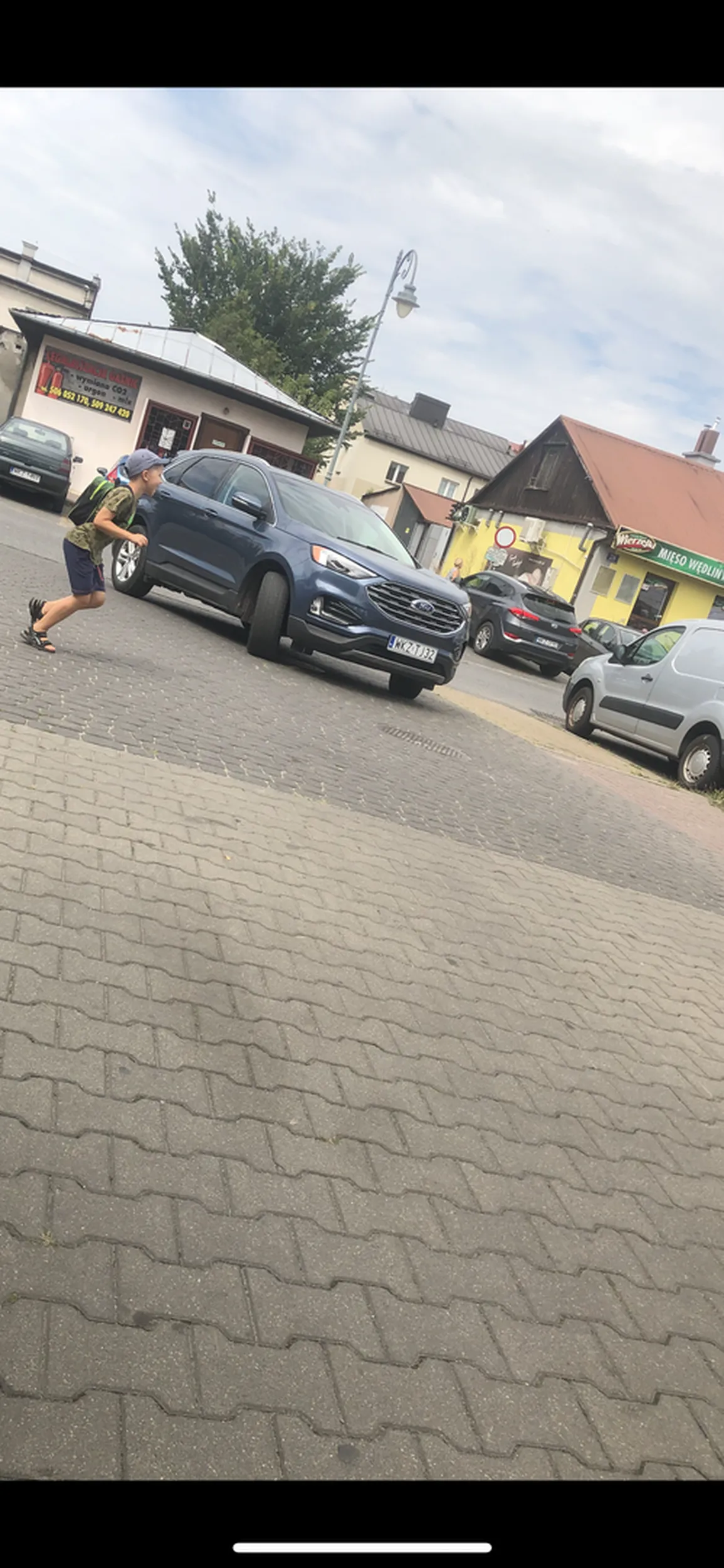 Parkowanie super , na wjeździe w bloki