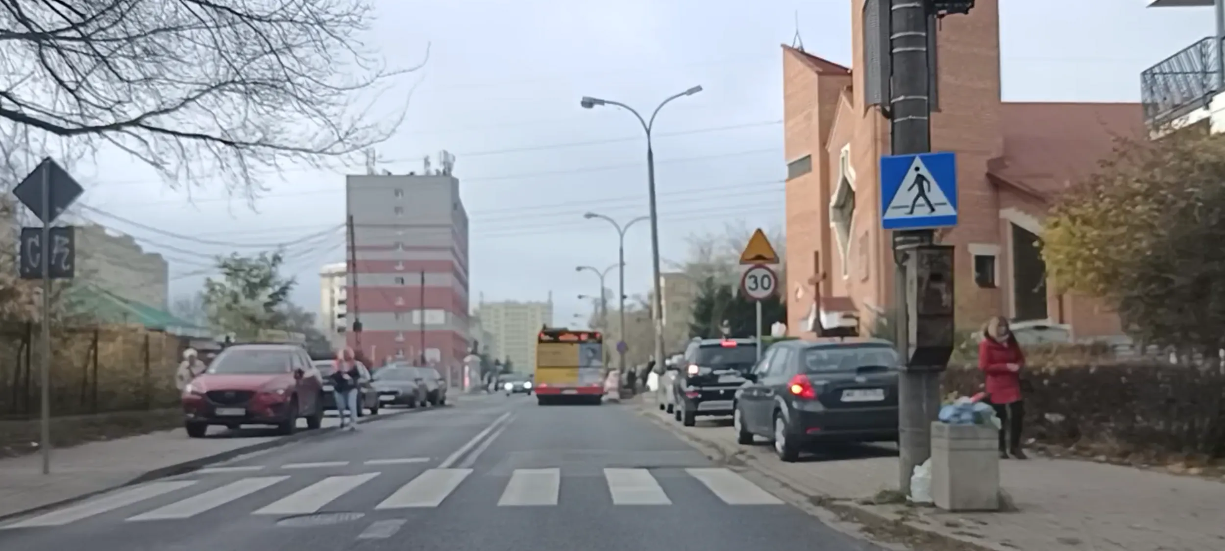 Głupota i bezczelność, parkowanie na przejściu i chodniku.