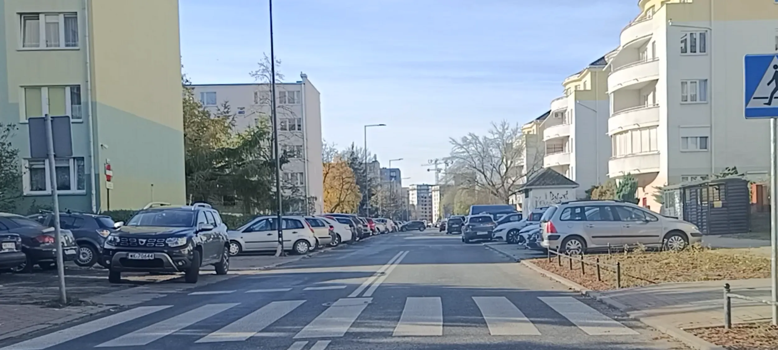 Postawił swoją imitacje samochodu przed przejściem dla pieszych, zastawił innych kierowców, i sobie poszedł.