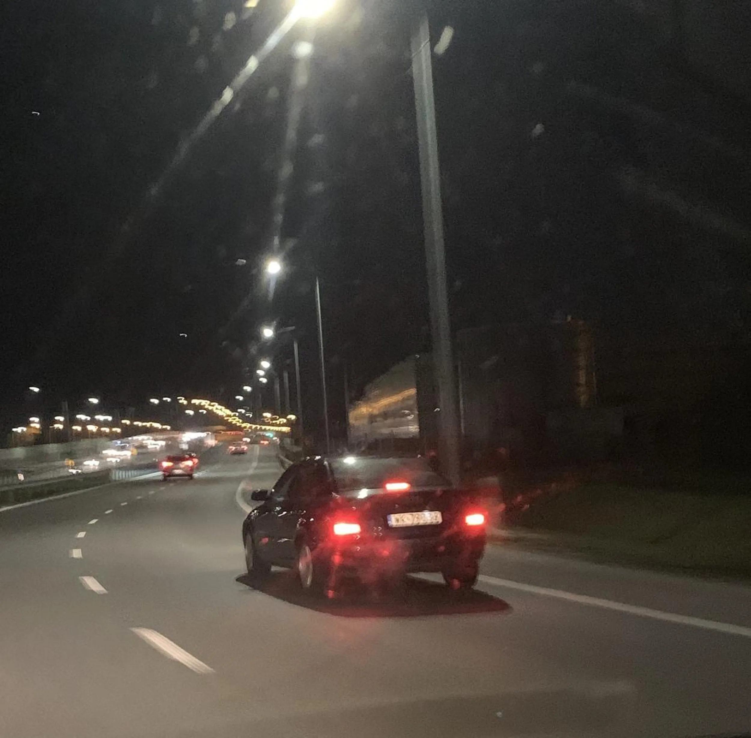 Napraw sobie światła stopu świecące non stop..