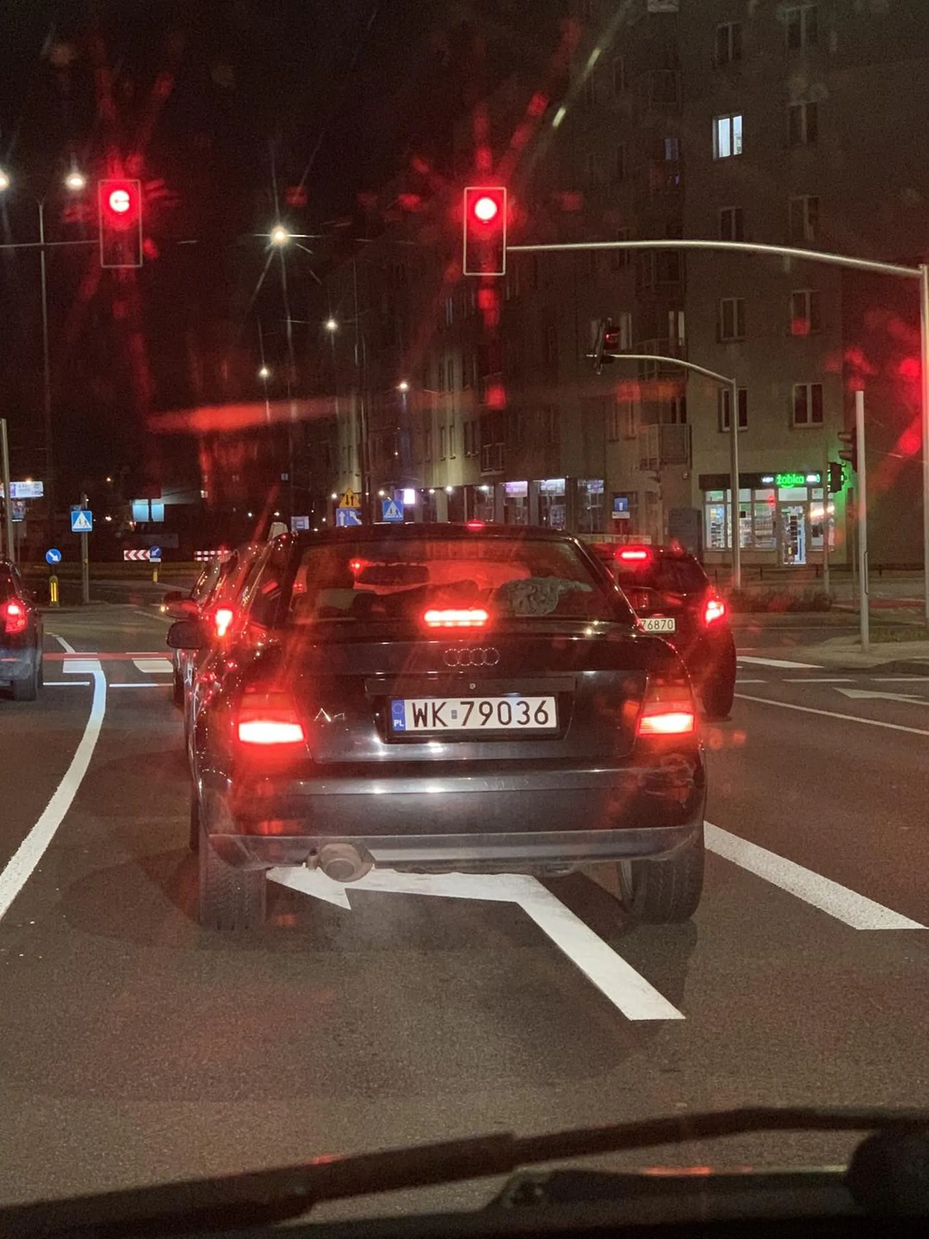 Napraw sobie światła stopu świecące non stop..