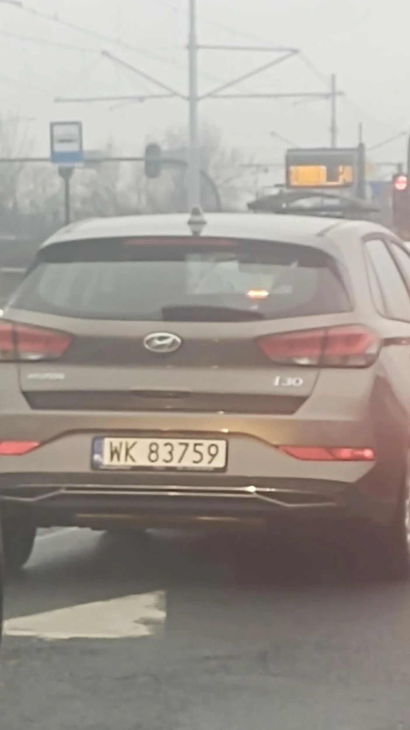 Kierowca, który się wpycha na siłę i co jeszcze nie wie do czego służą kierunkowskazy. Jednym słowem uważajcie.