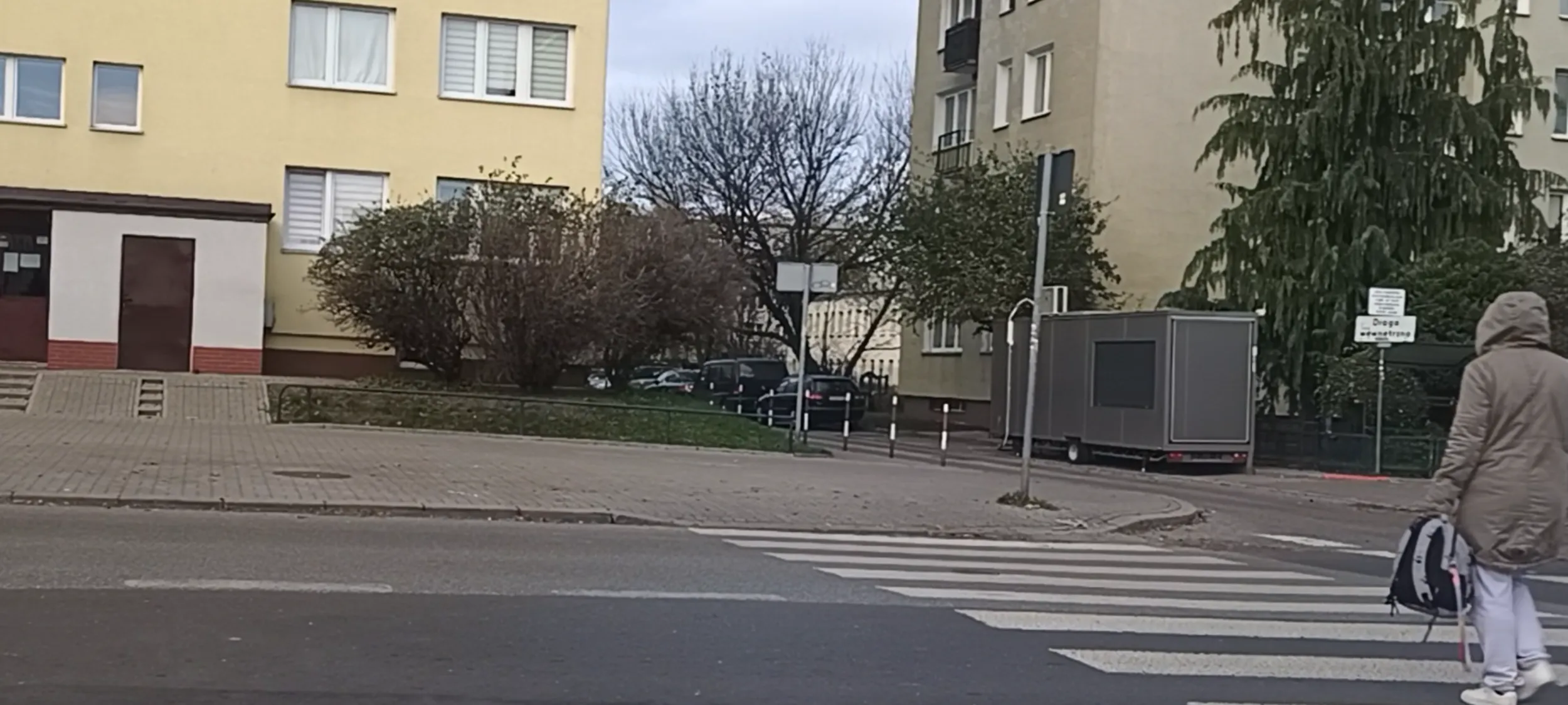 Bandycki przejazd przez przejście dla pieszego bez ustąpienia pierwszeństwa pieszym. Mógł zabić dziecko idące dziś rano do szkoły