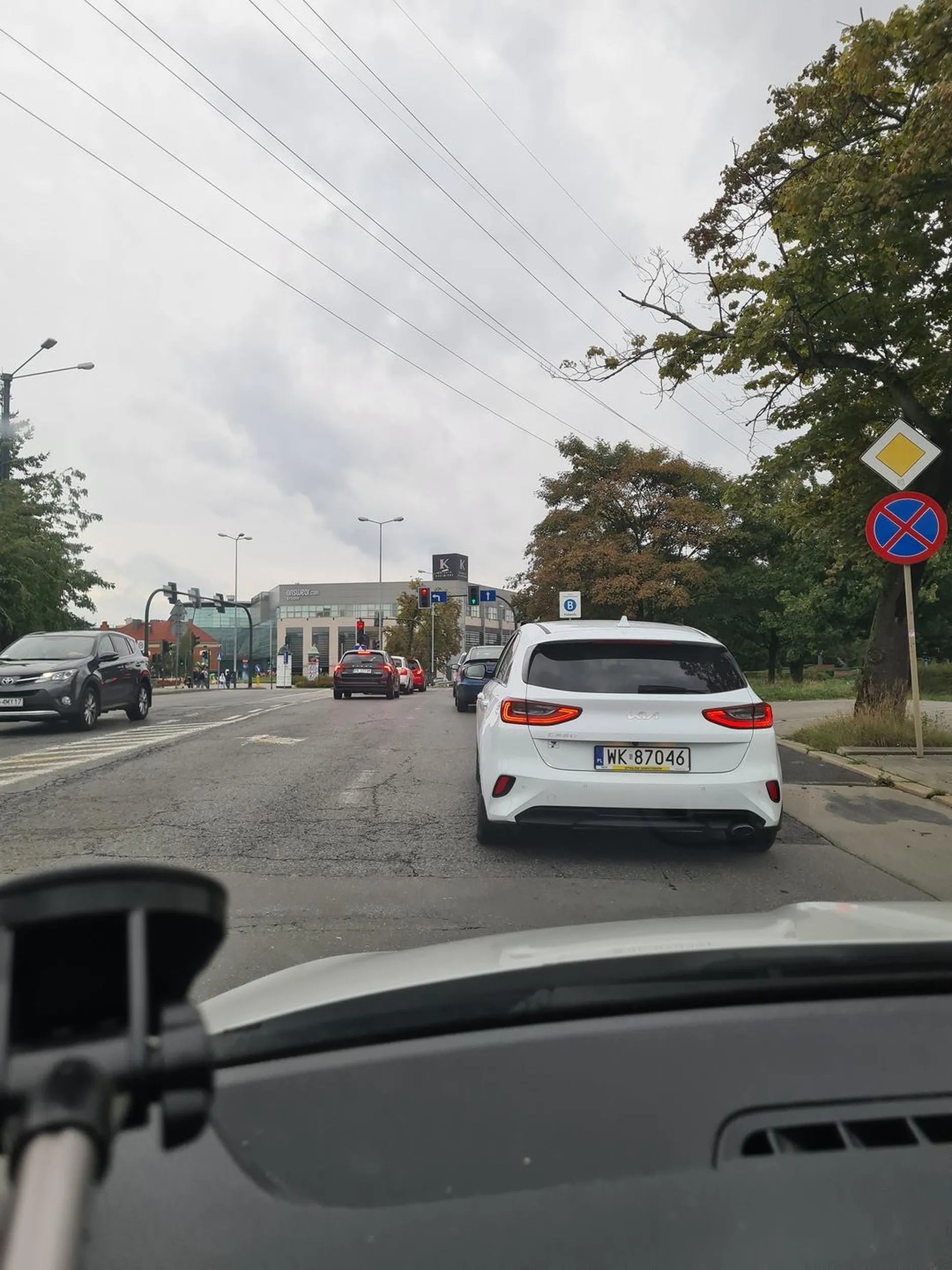 Kierowca wymusza pierwszeństwo