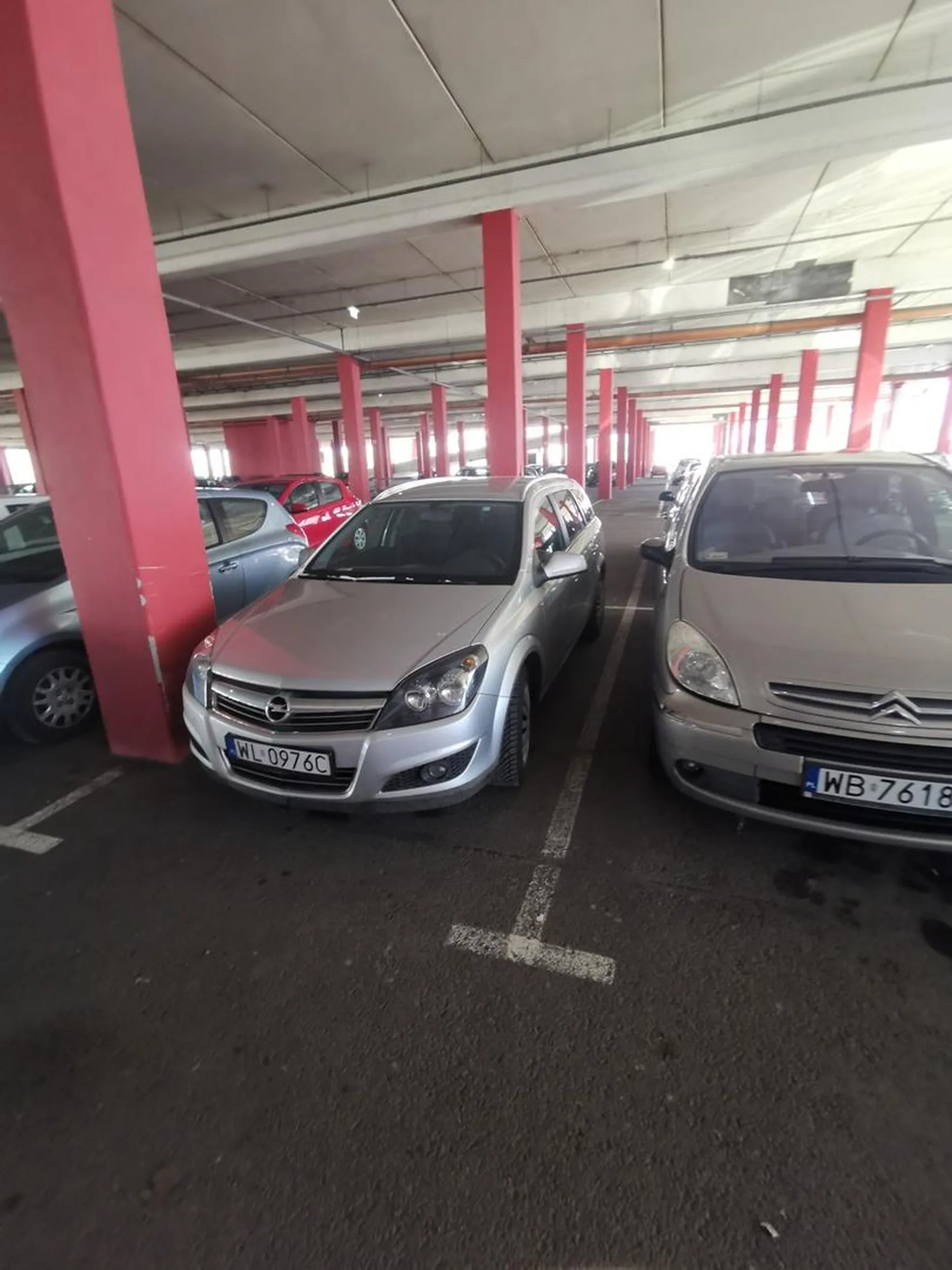 Starszy Pan, który nie zna zasad dobrego wychowania i manier na drodze. Cham i prostak, typowy pisowiec.