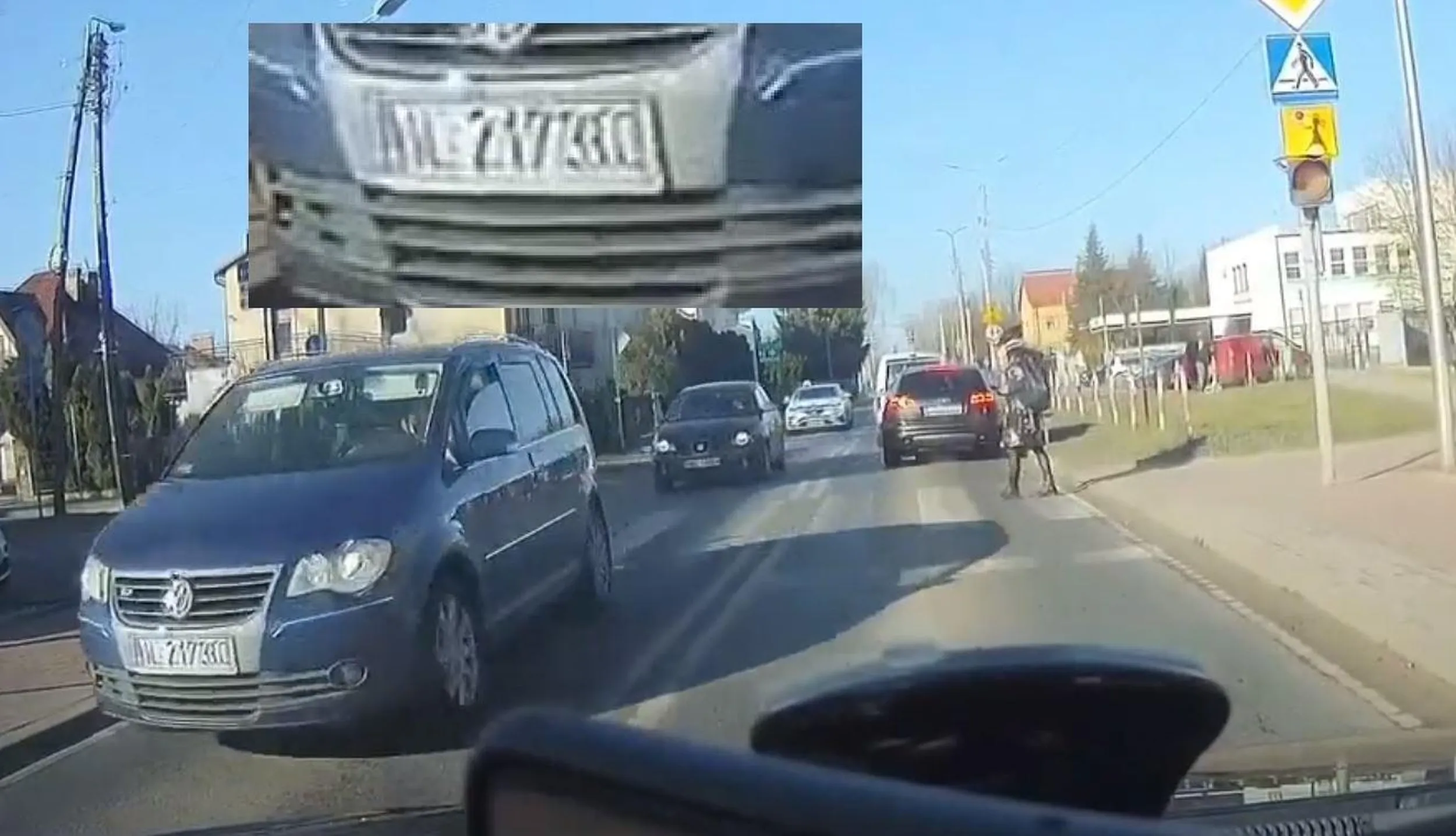 Kierujący nie potrafi zachować się poprawnie dojeżdżając do przejścia dla pieszych. https://www.brd24.pl/filmy/skandaliczne-zachowanie-kierowcow-i-to-na-przejsciu-przy-szkole/?fbclid=IwAR16seFg-X6aewjpl_OiqKVZr0lbpKiNHKYHLU0OVr7PfdGUqBxBCVJFRFk