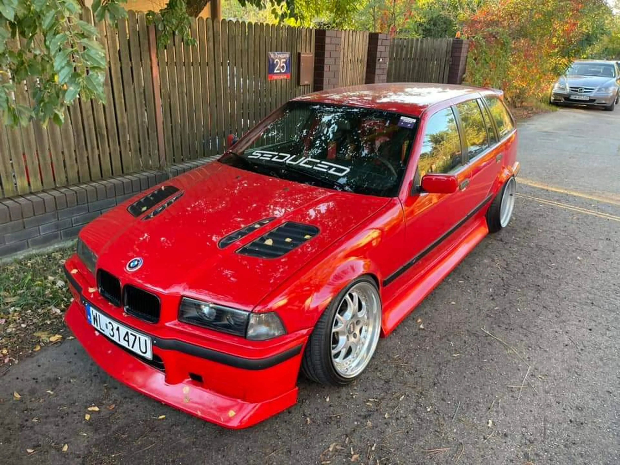 Typek spuszcza się na stop ham nad swoimi dryftami, a później odgraża się osobom krytykujacym. Pewnie jakiś suchoklates leczy kompleksy