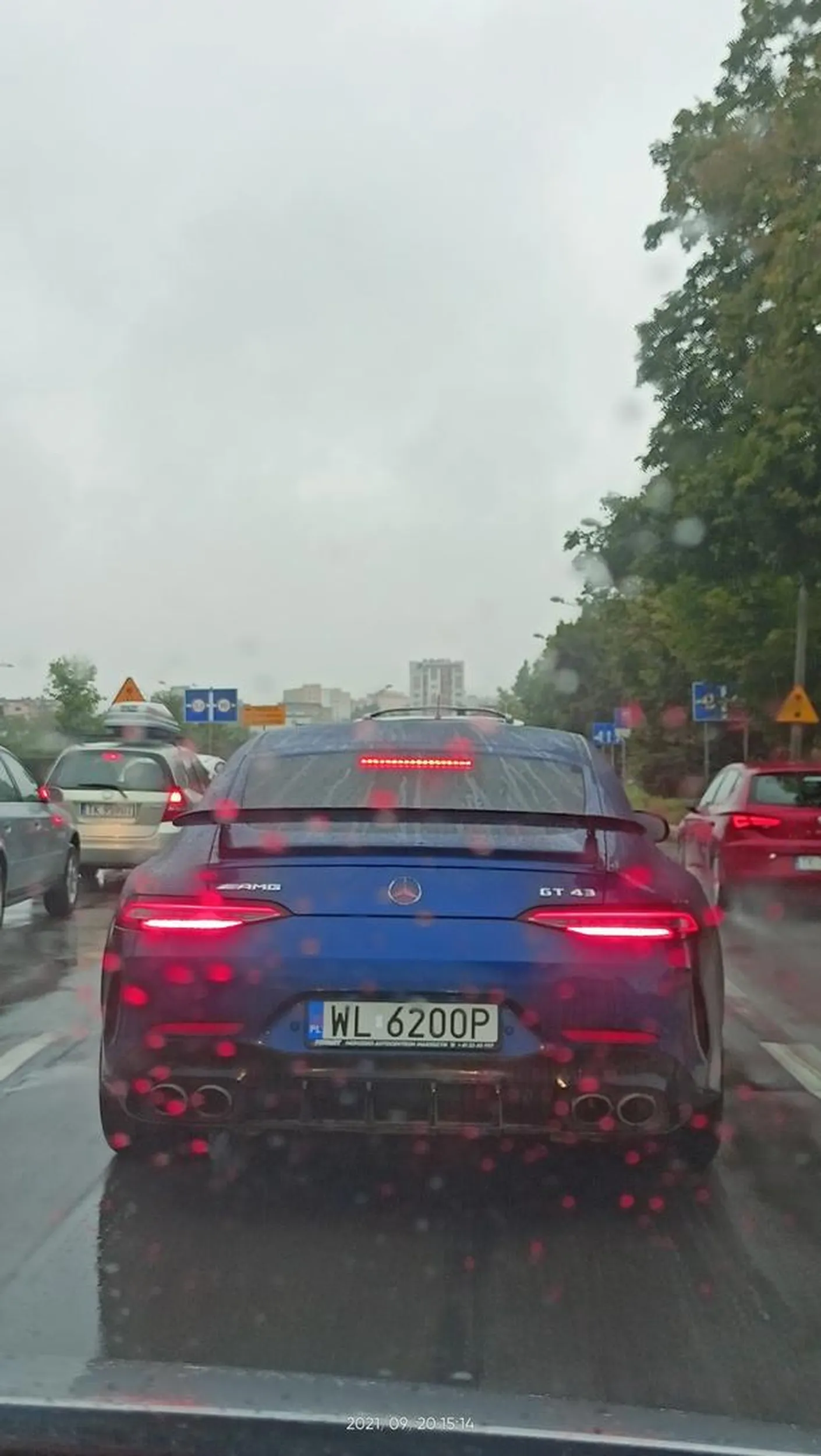 Bardzo fajny Mercedes, dobrze jeździ, przykuwa oko