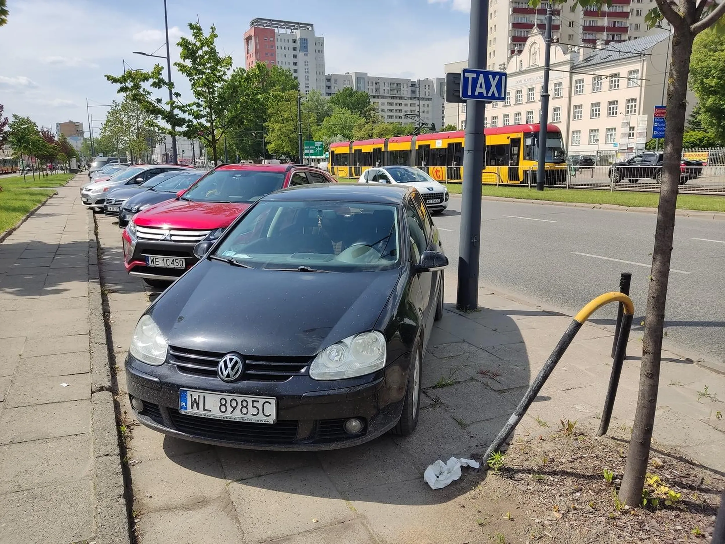 Parkuje na postojach dla Taxi szkoda kierowcy na opłatę parkingowa