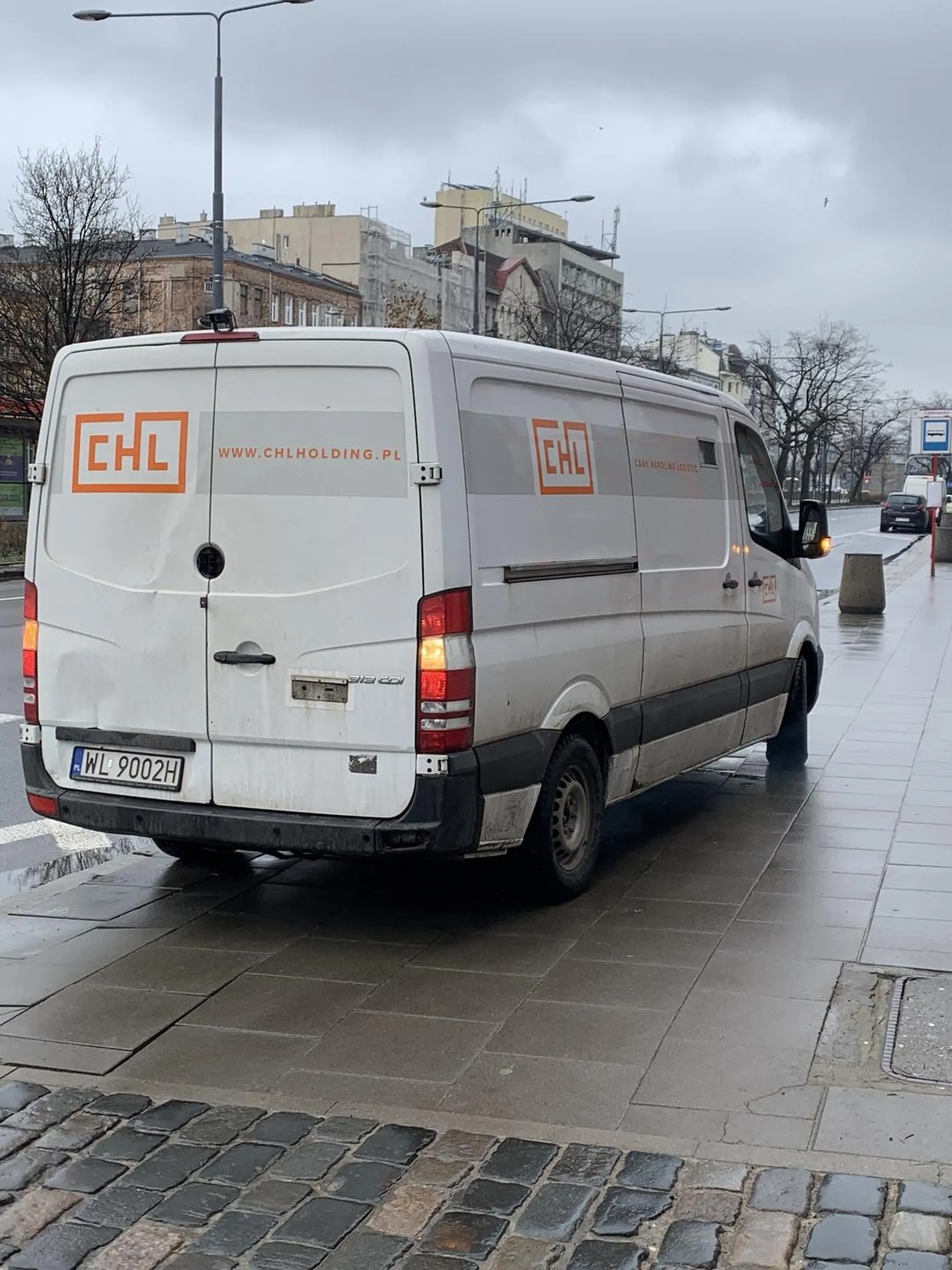 Mega dymi z wydechu, może właściciel się zainteresuje