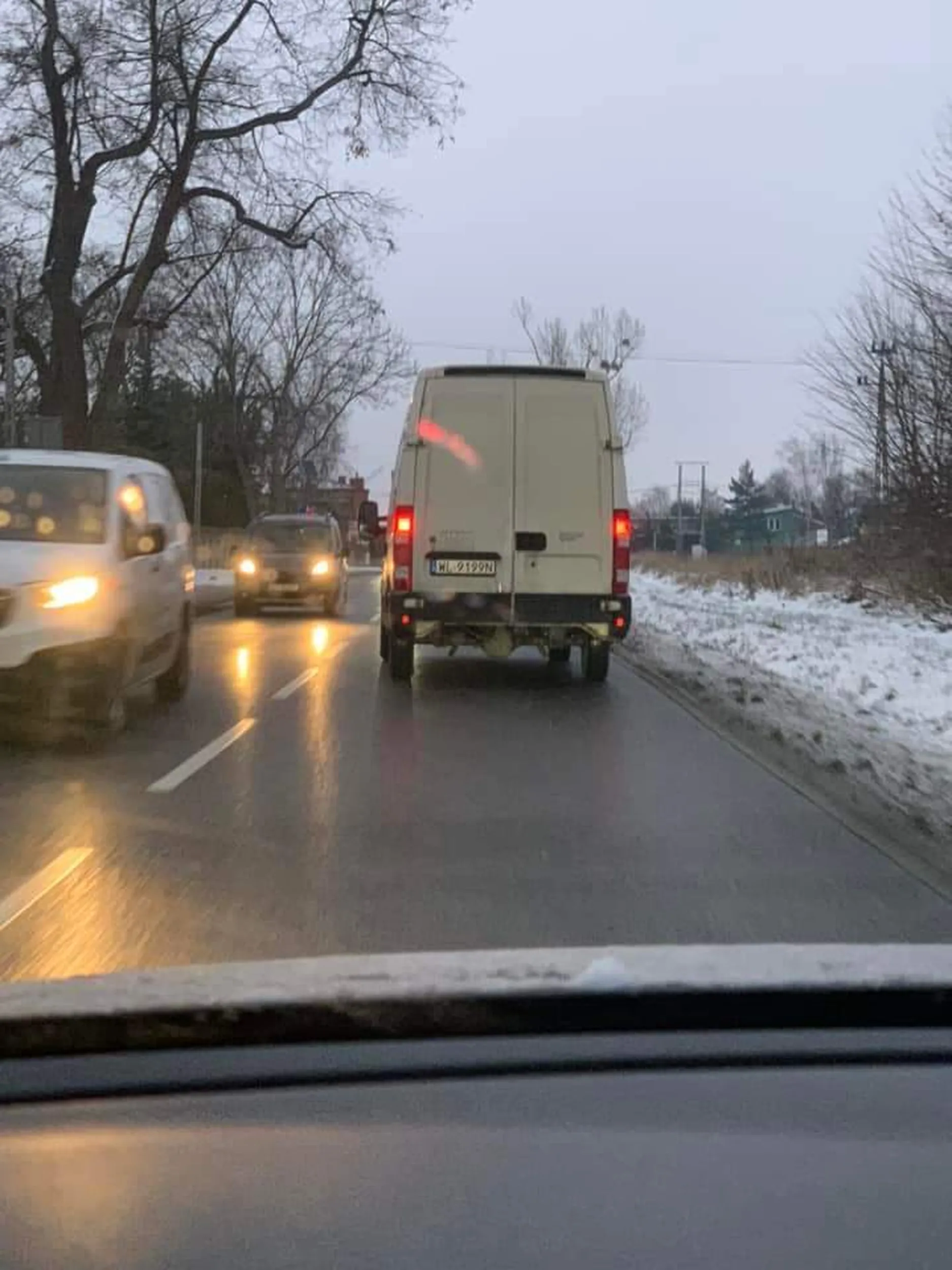 Zostawia cztery ślady