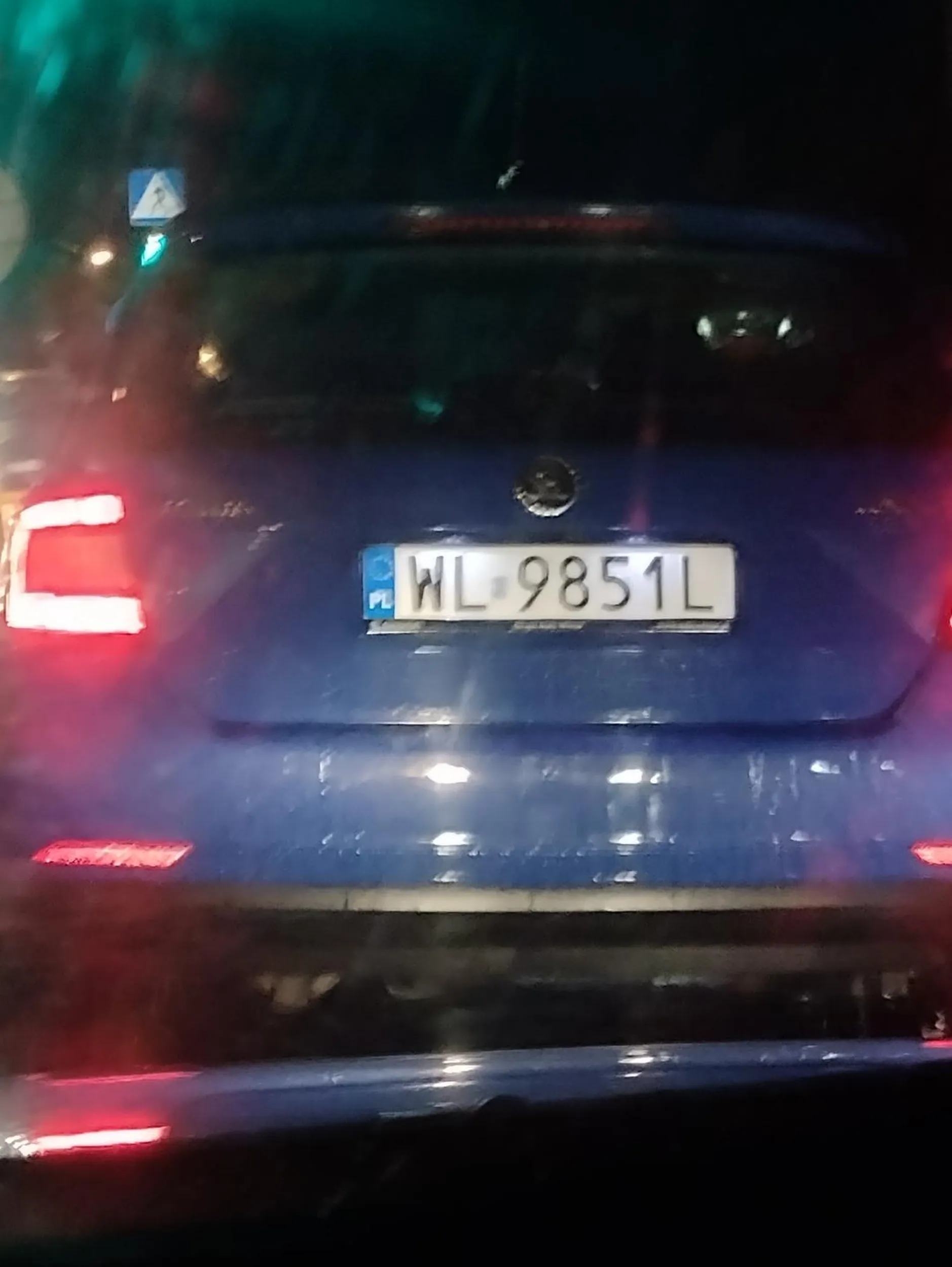 Janusz z kamerką, debi1 i uj istna arcypizd@ zajeżdża drogę i hamuje bez powodu, typowa legionowska kurw@ w pinglach, prawko w czipsach wygrał.