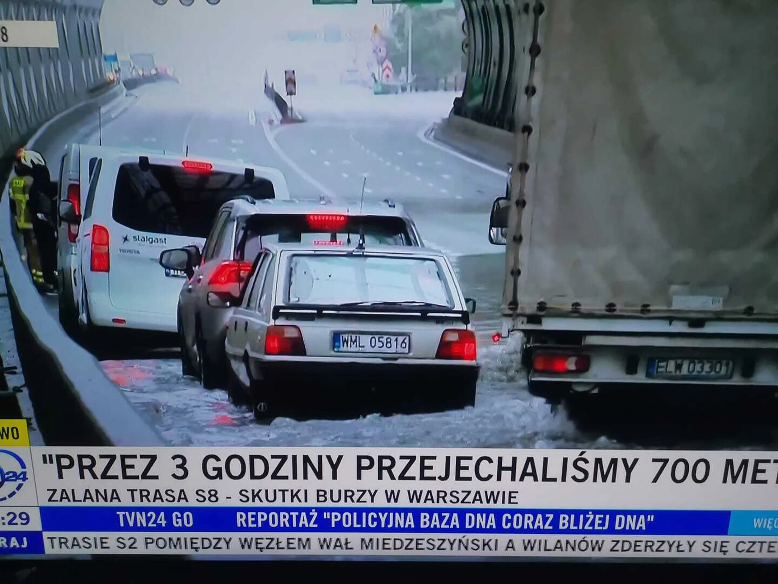 dobry swir,normalnie przez wode jedzie