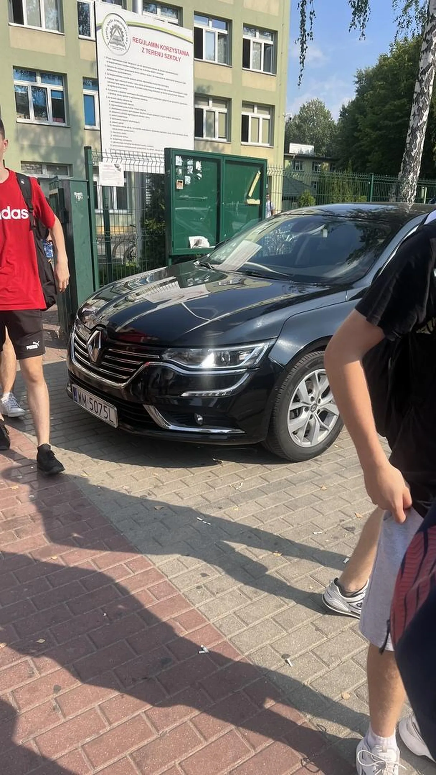 Stanąć centralnie w furtce to trzeba być specjalnym :)