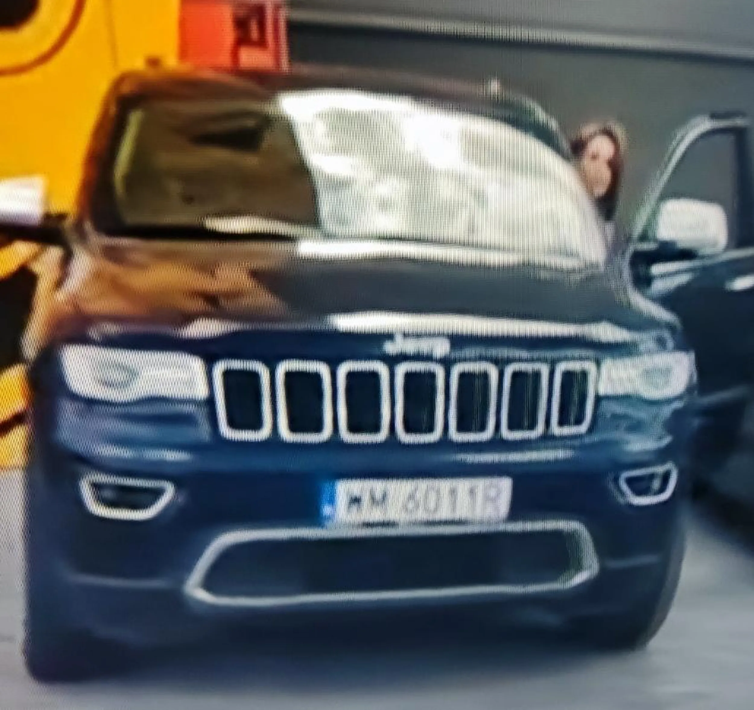 Nie dało się tym dżipem wjechać do ma..du do środka? Było tak blisko....