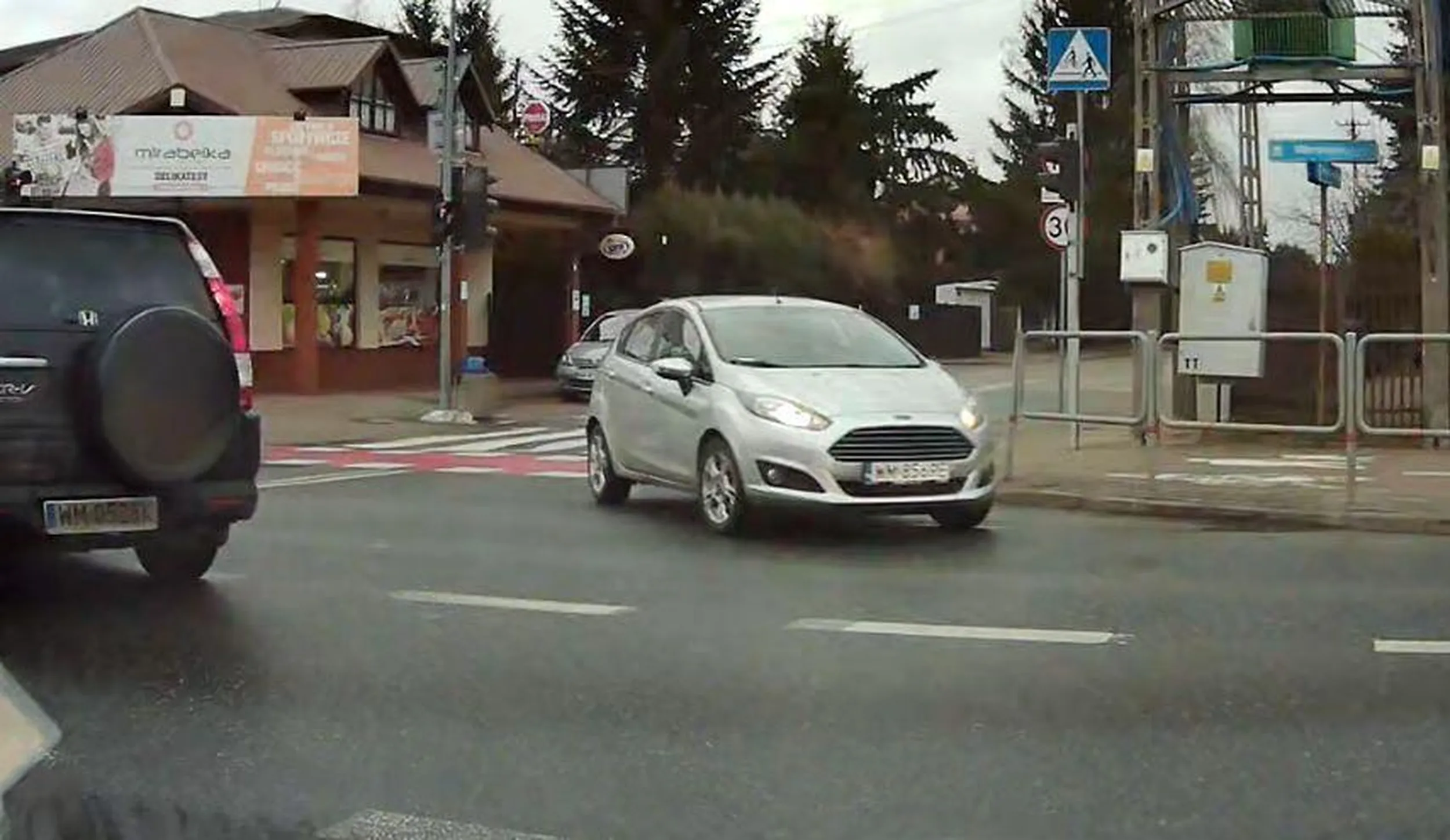 Stwarza zagrożenie na skrzyżowaniu tuman - Mińsk Mazowiecki