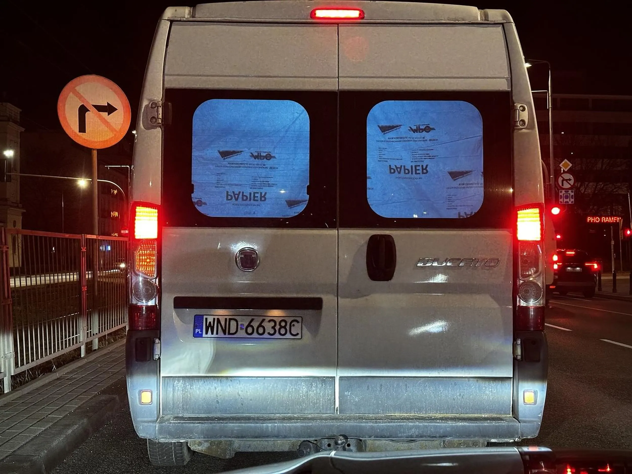 Zupełny brak kultury - zajeżdża drogę