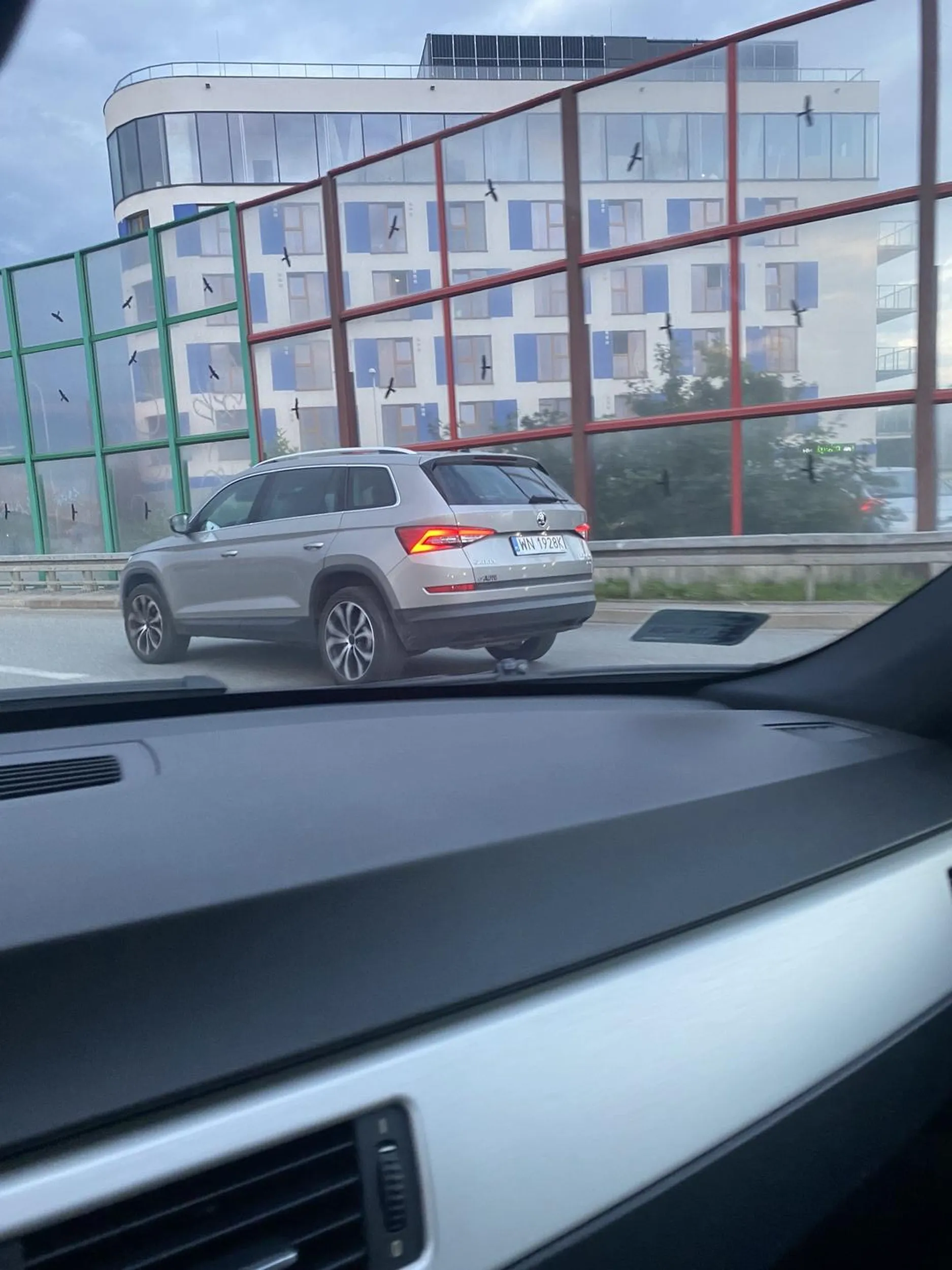 Kierowca to morderca, wymusza i hamuje. Jeździ bez kierunkowskazów. Strach go spotkać na drodze.