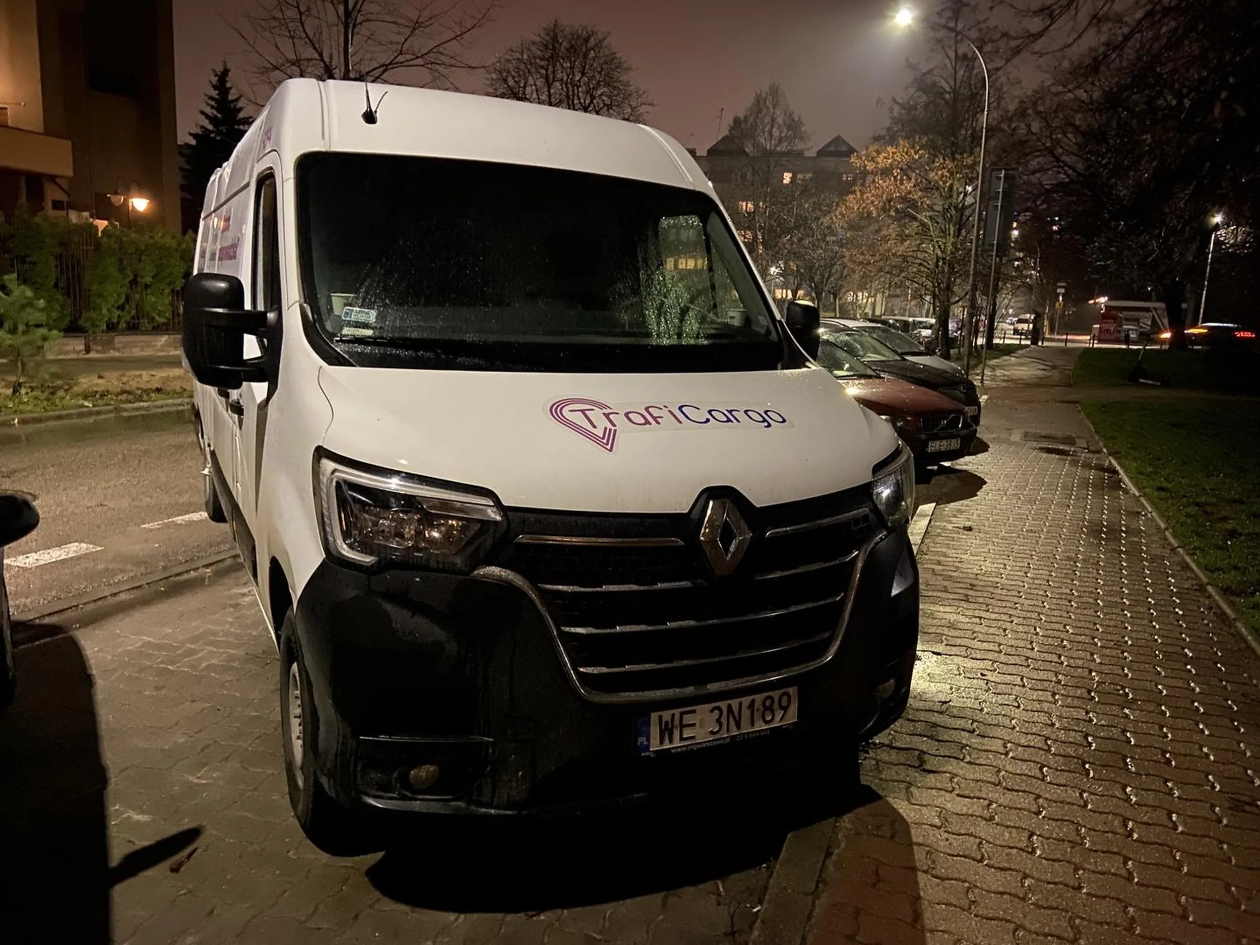 ale parkuje gdzie jest zakaz dla pojazdów powyżej 2,5 tony