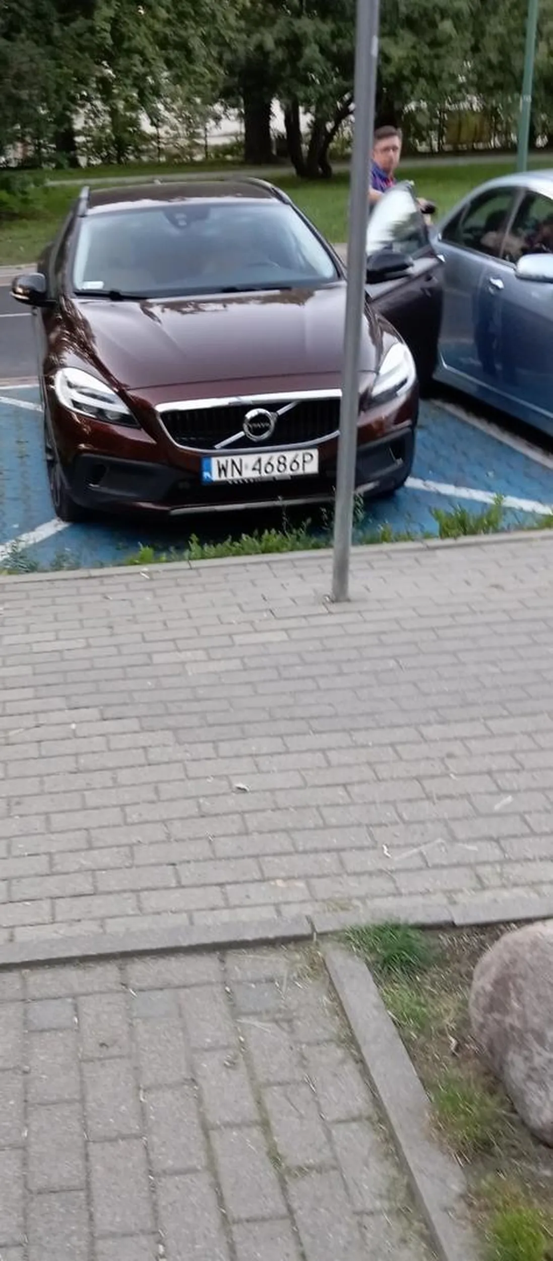 Czy to jest prywatny parking? Gdzie plakietka?