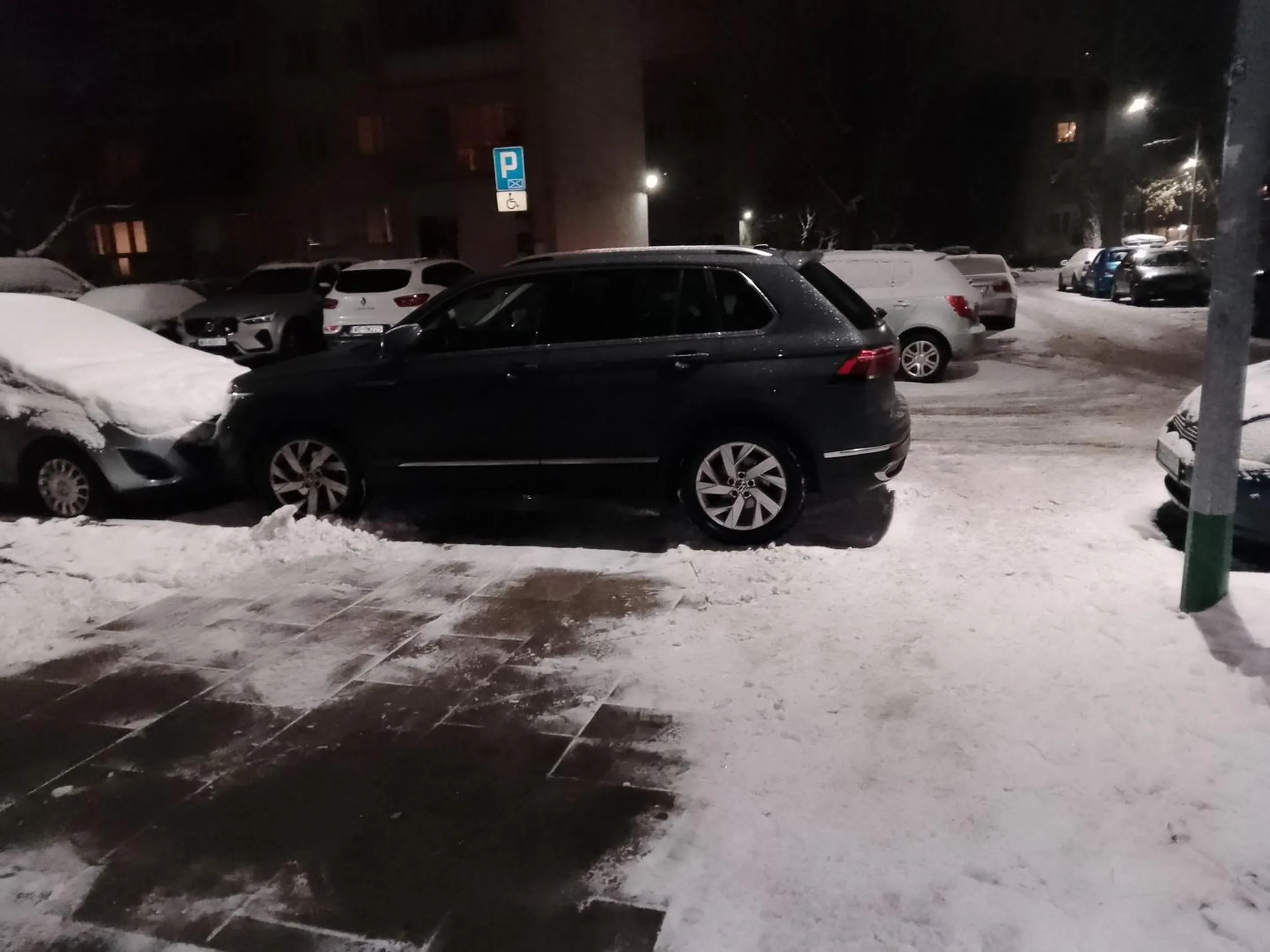 Capri 5 Stegny Wwa stoisz na przejściu dla pieszych